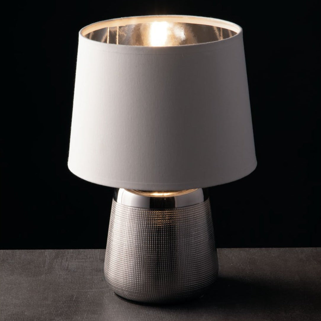 Lampada da tavolo ECSTASY in ceramica argento e paralume in tessuto bianco