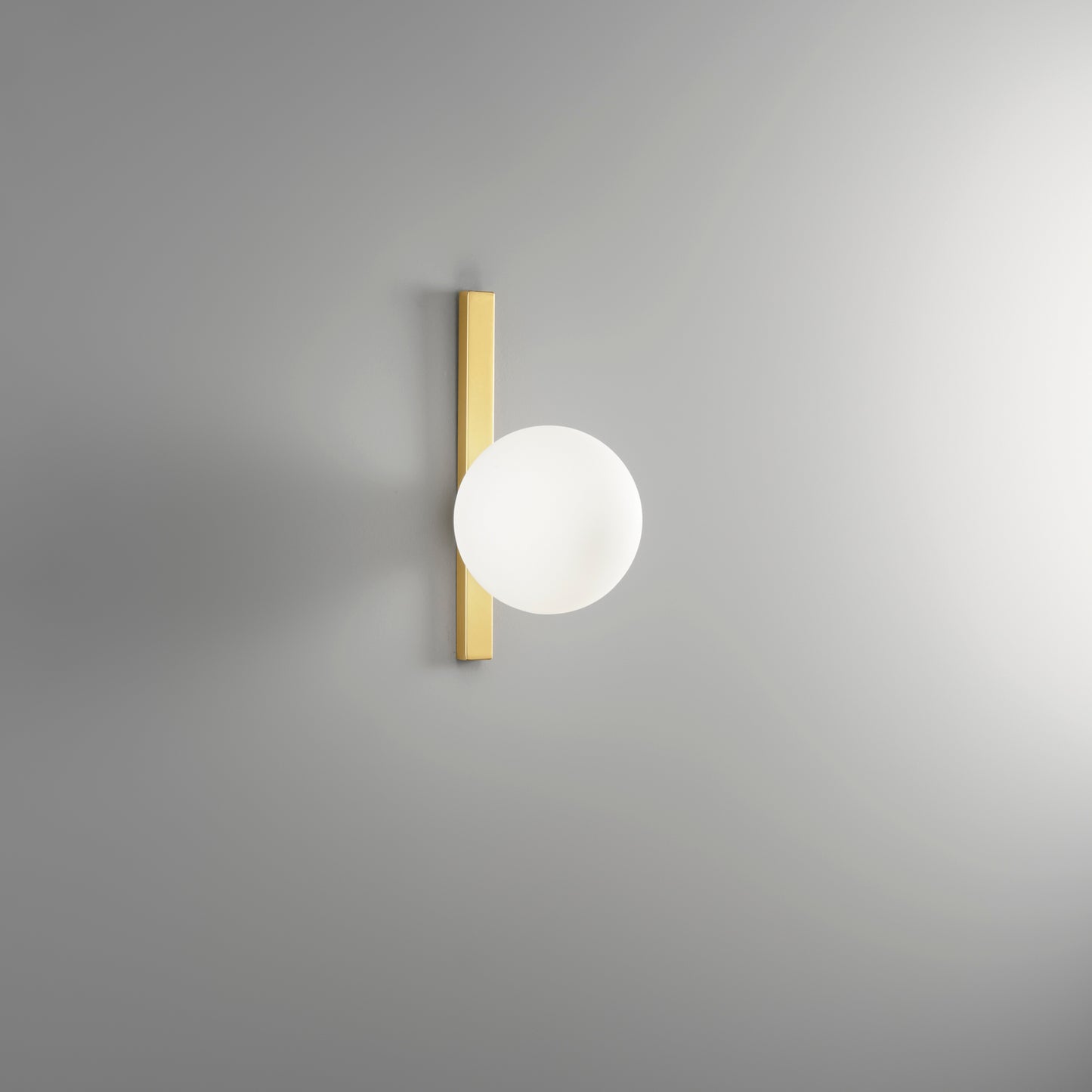 Applique ENOIRE in metallo oro con diffusore in vetro bianco