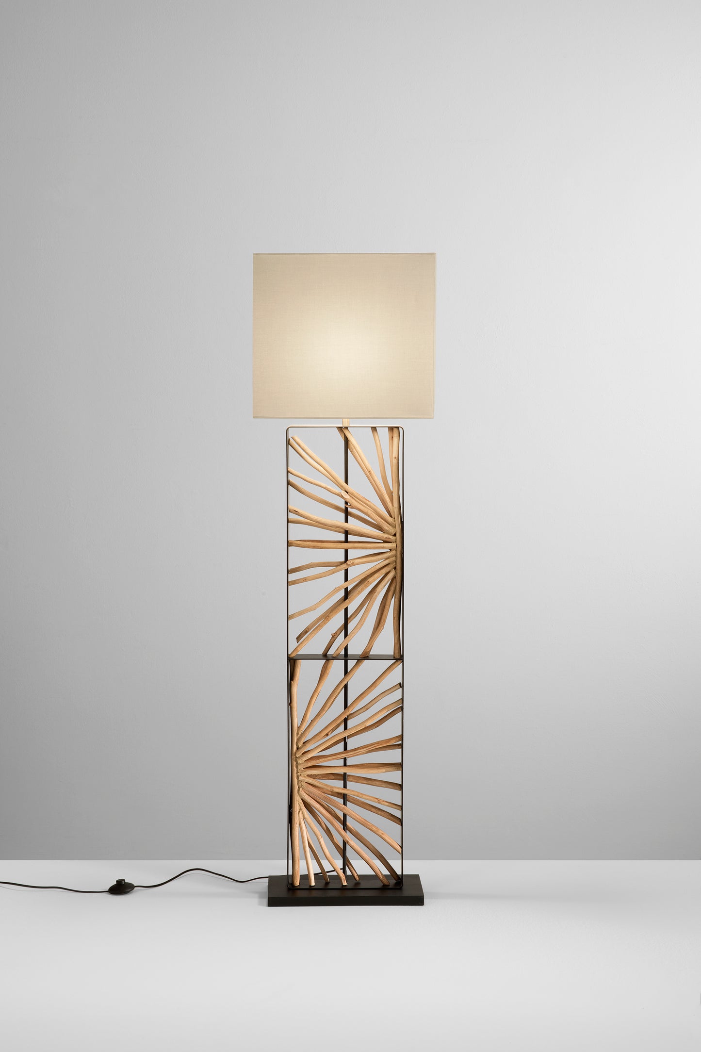 Piantana ETHEREAL in legno
