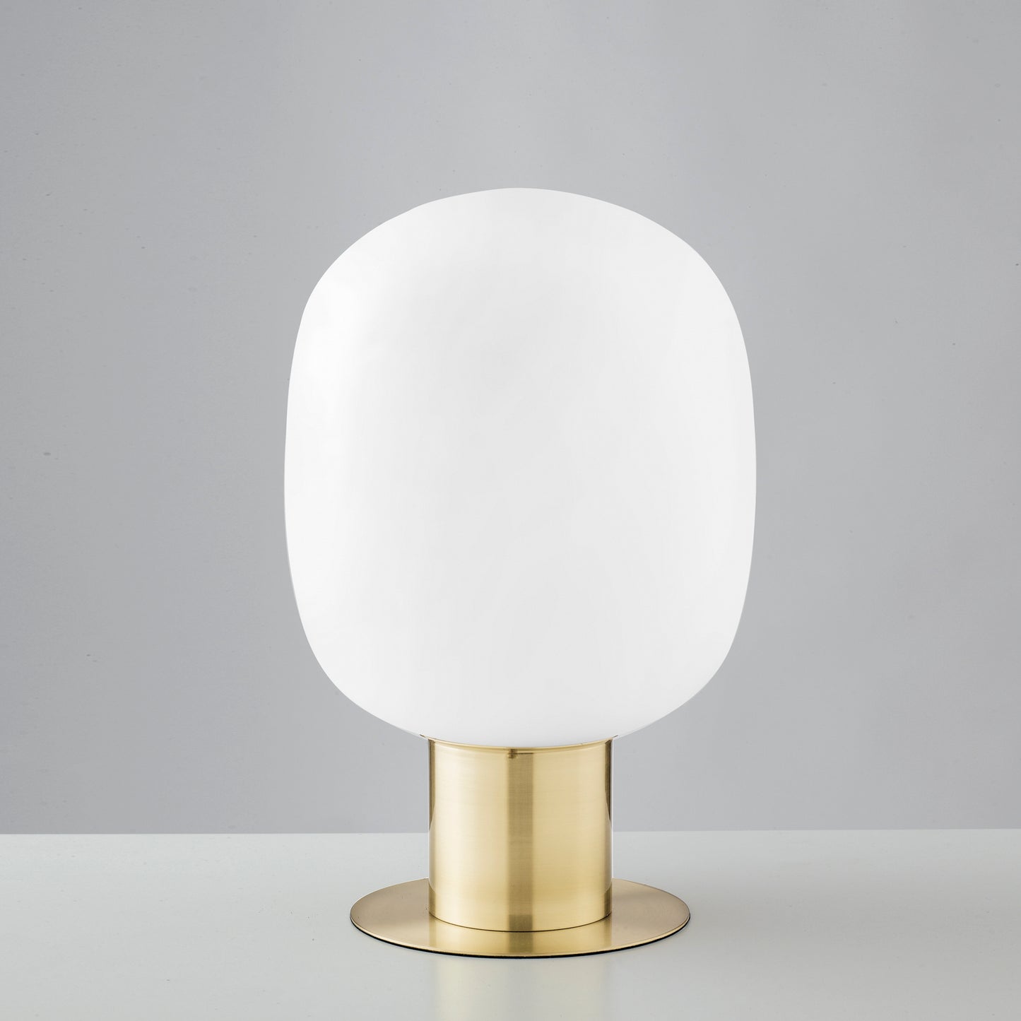 Lampada da tavolo FELLINI in metallo oro con diffusore in vetro 30 cm.