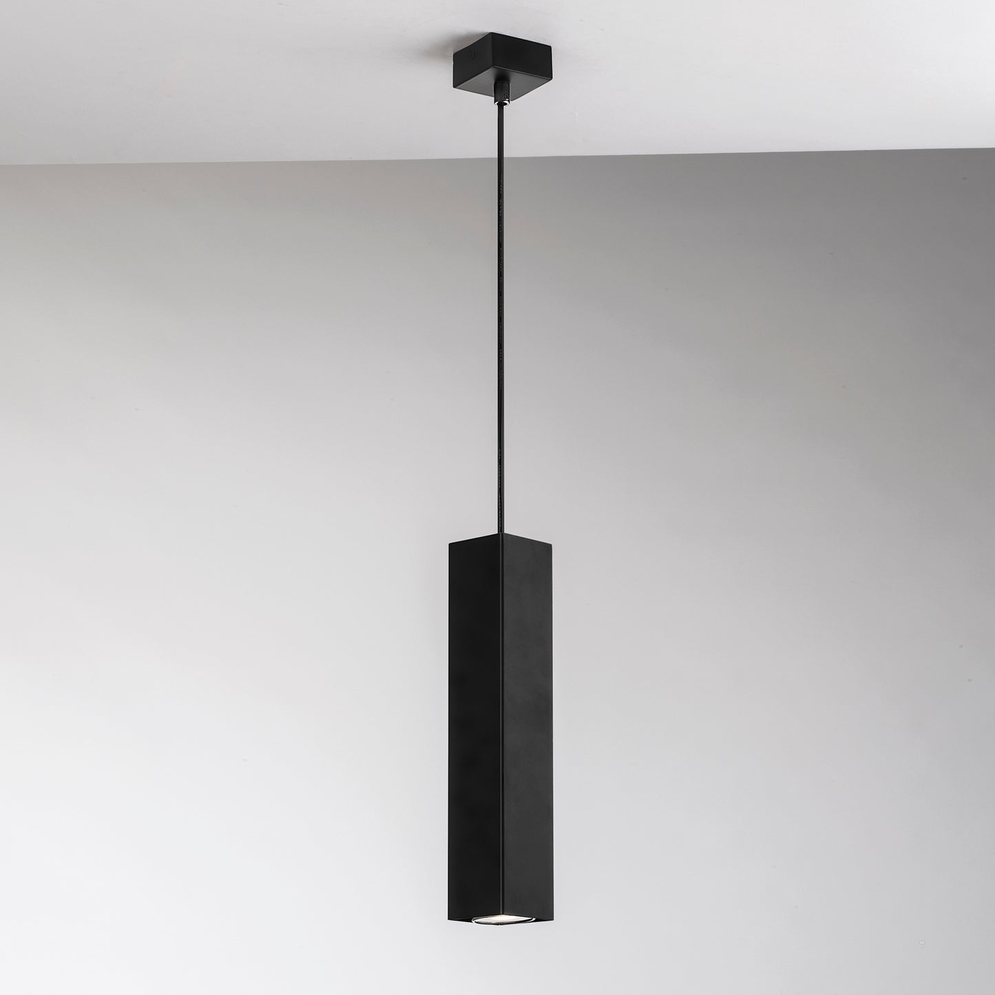 Sospensione FLUKE quadrata un punto luce in metallo nero 30 cm.