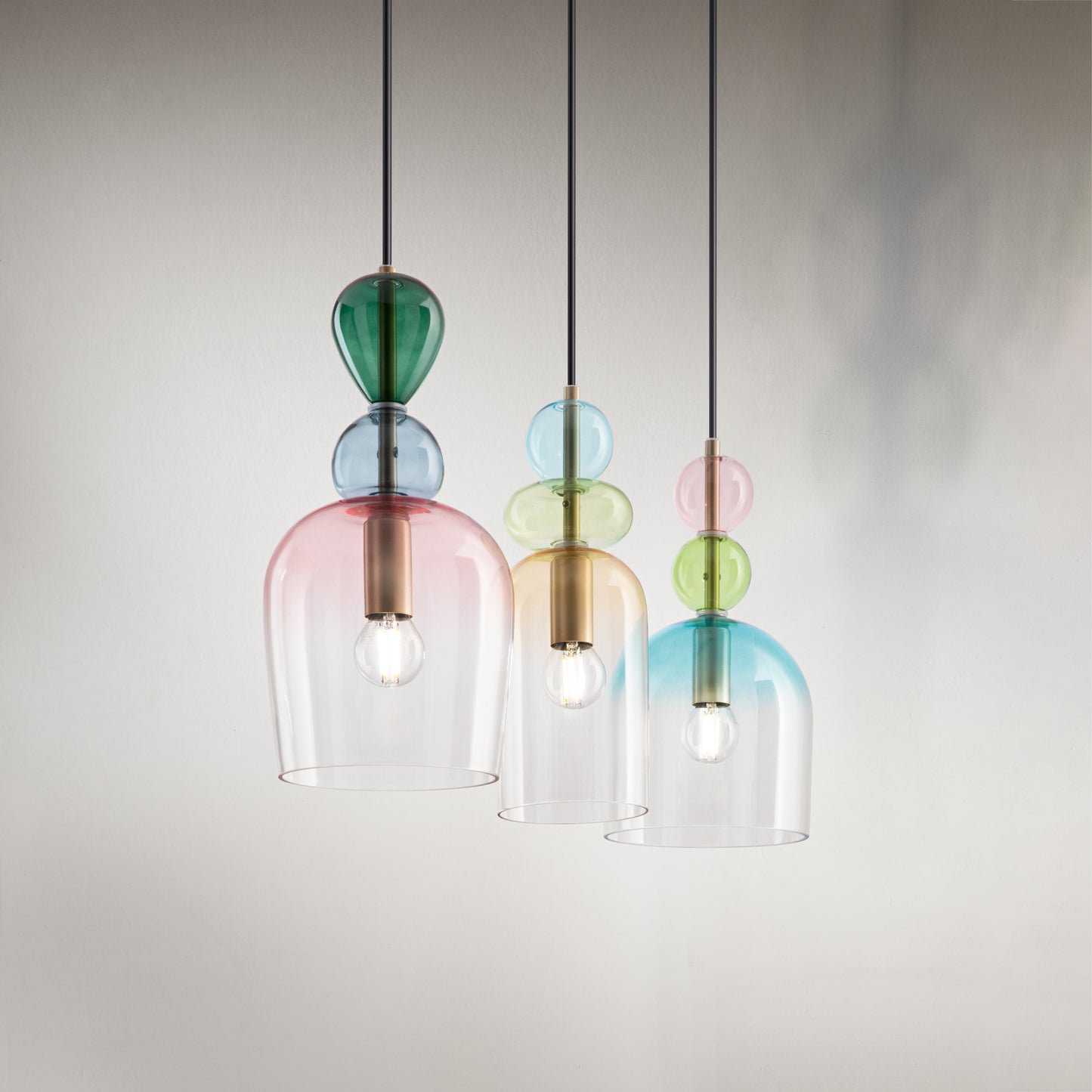 Sospensione GAUDI con 3 diffusori in vetro dai colori floreali