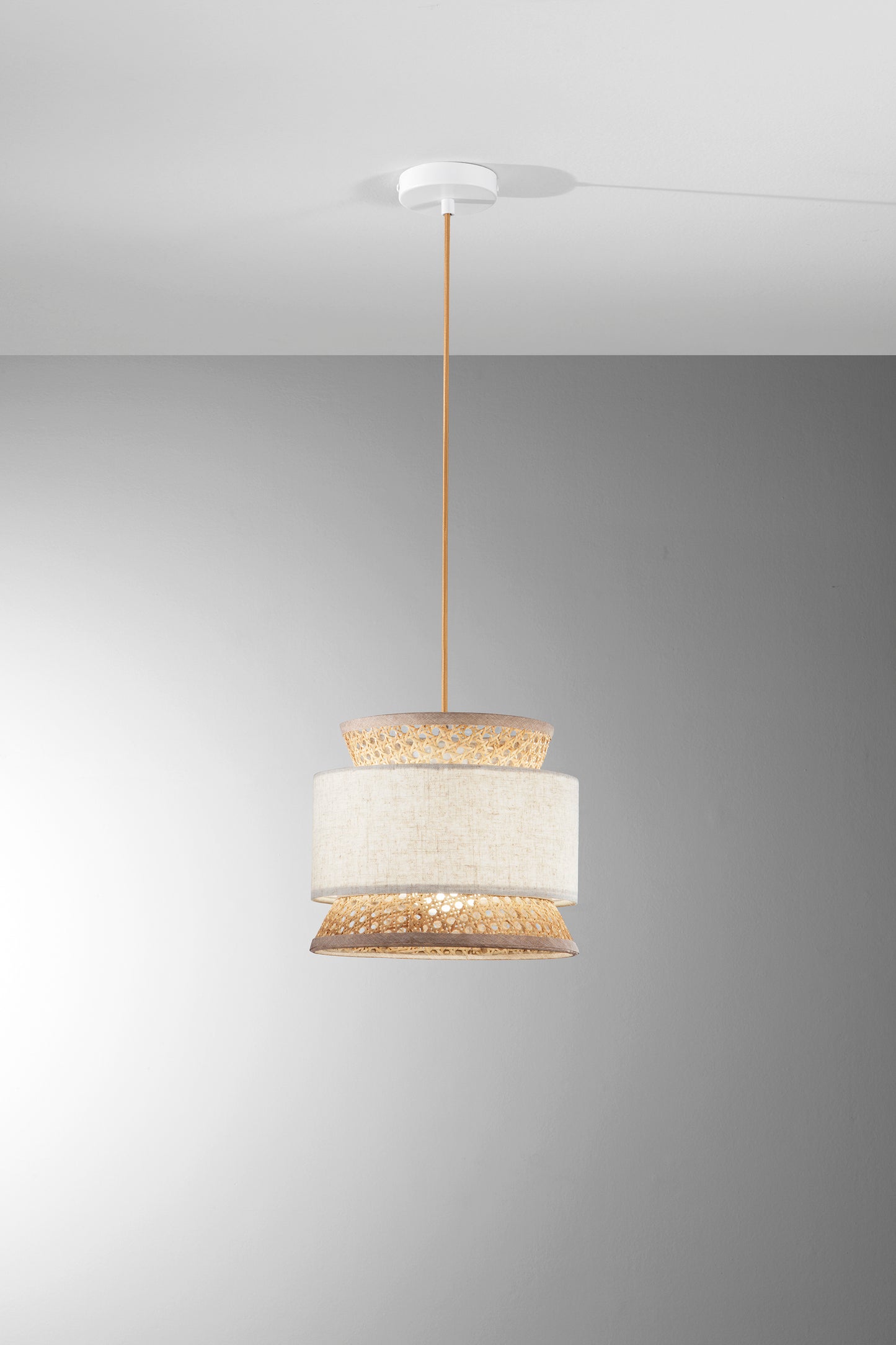 Sospensione GAZEBO beige realizzata artigianalmente con materiali naturali