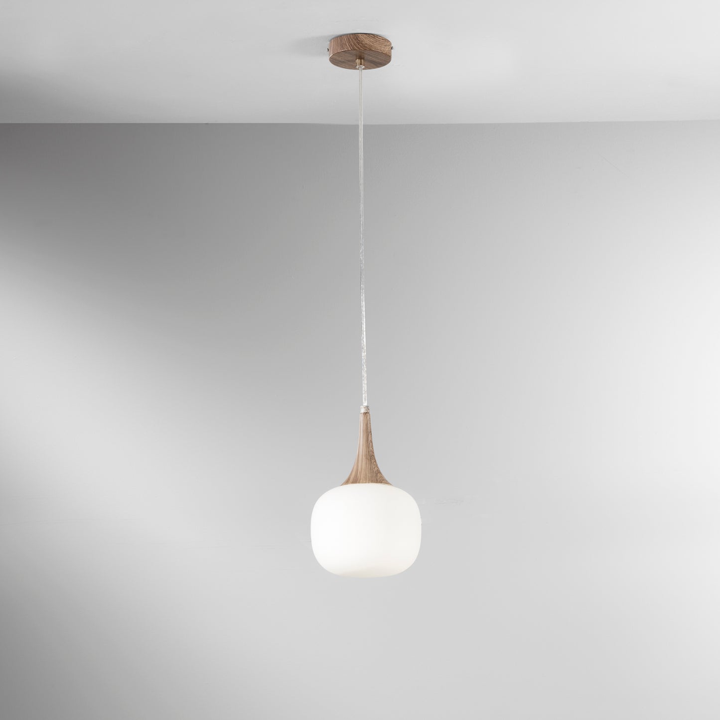 Sospensione JAIPUR in metallo color legno e diffusore in vetro bianco 17 cm. Ø