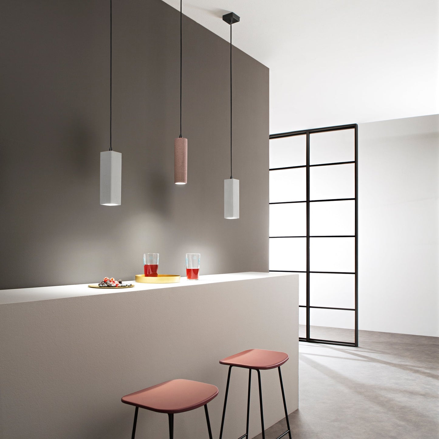 Sospensione KRUK cilindrica in cemento grigio