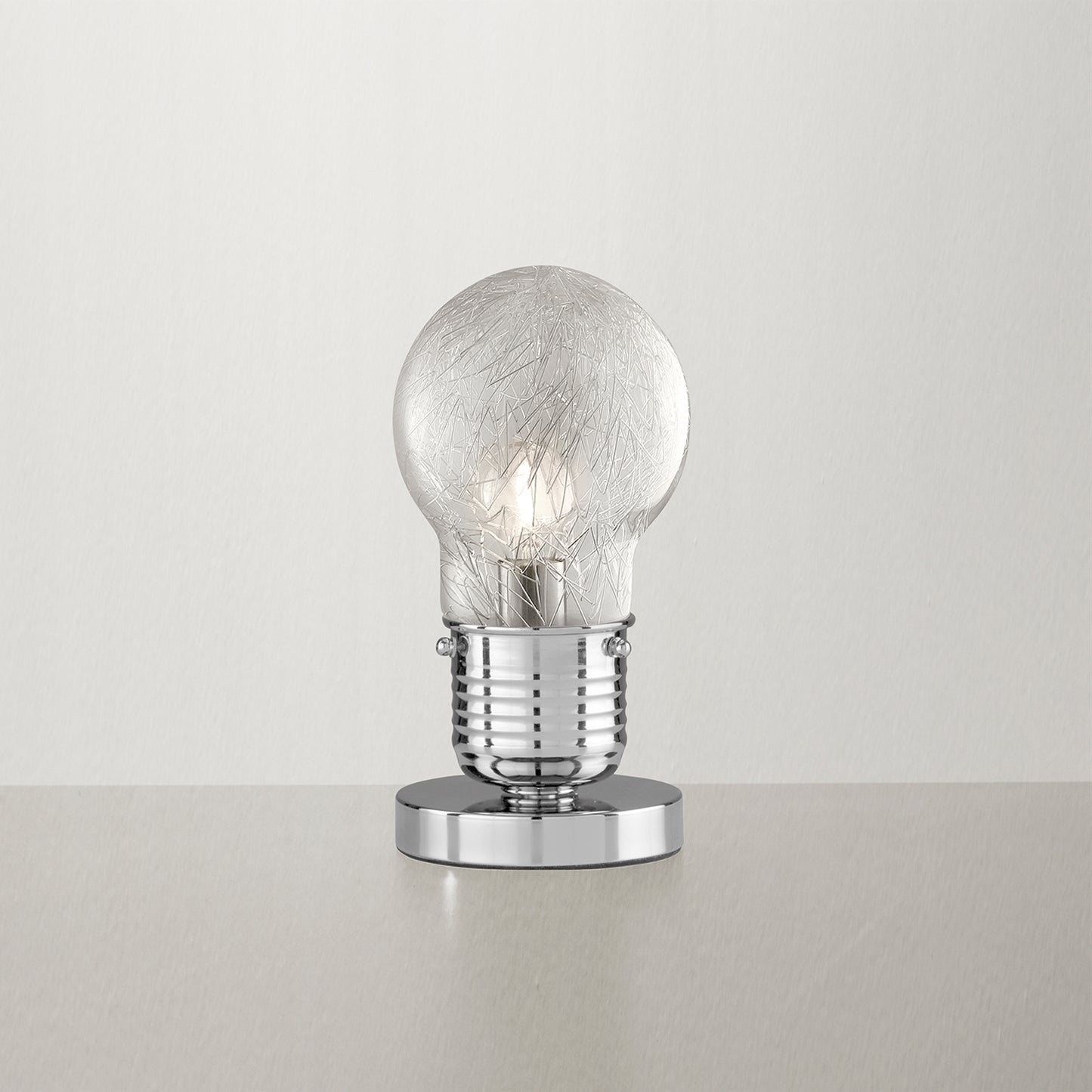 Lampada da tavolo LAMPADINA in alluminio cromato e diffusore in vetro