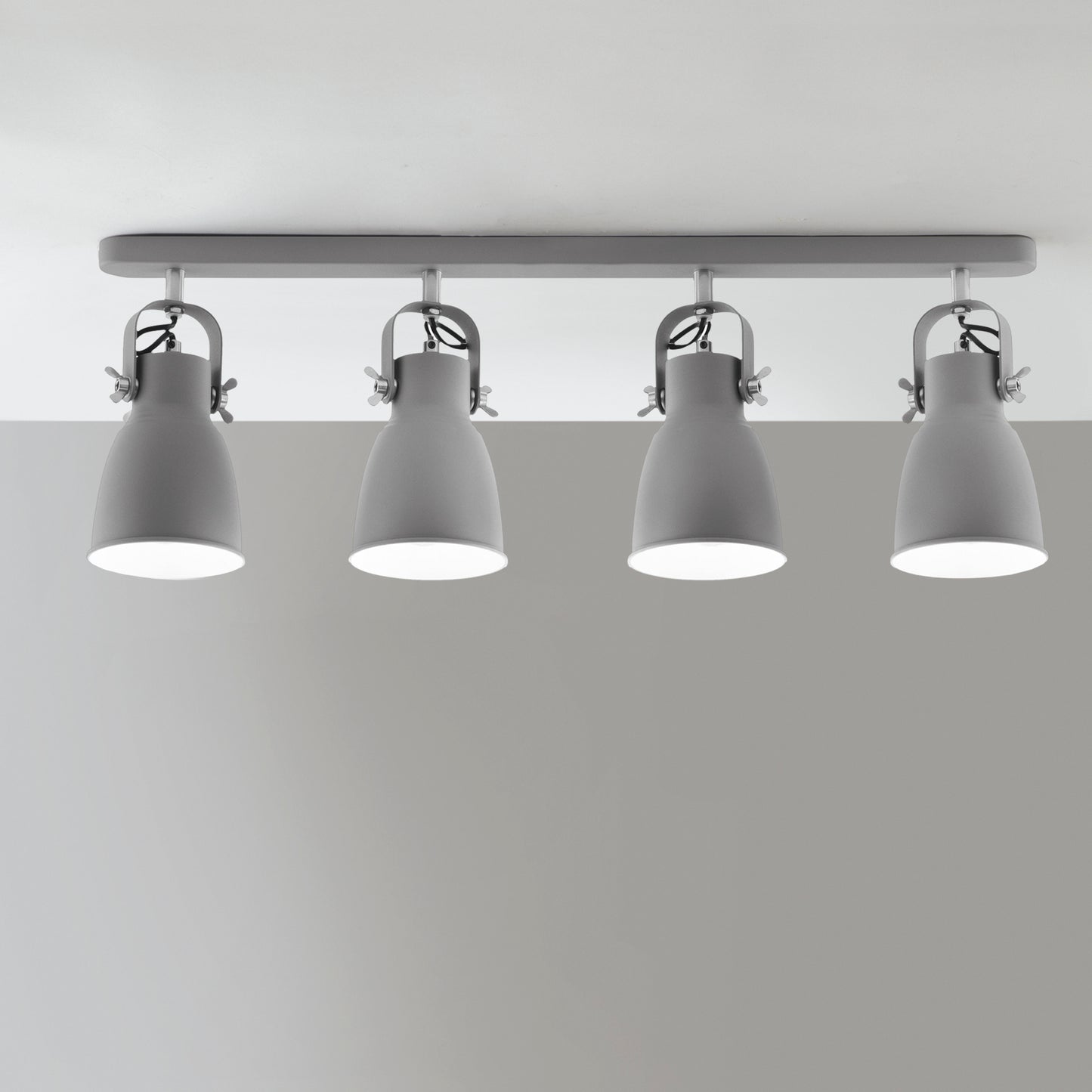 Plafone LEGEND in metallo grigio e bianco con quattro luci orientabili