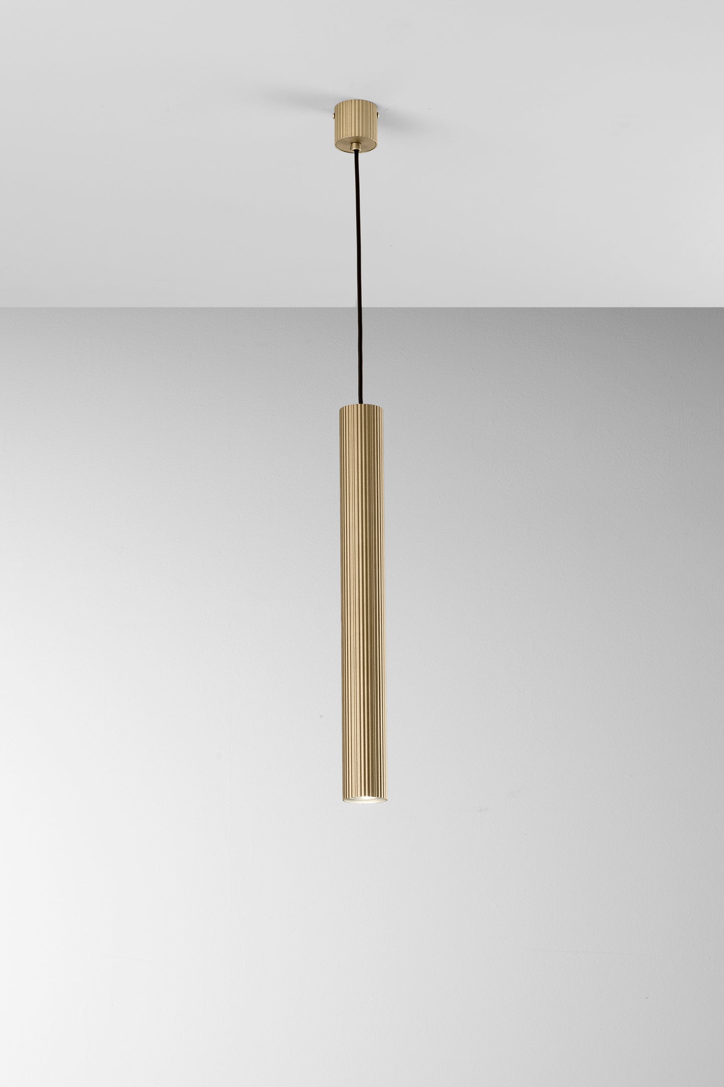 Sospensione LORD oro in acciaio e alluminio punto luce singolo h 255cm.