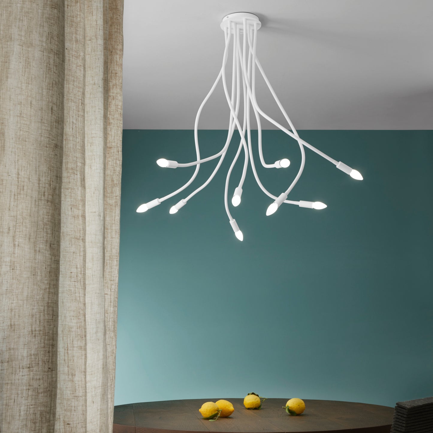 Plafoniera LOVER in metallo bianco con 9 bracci flessibile