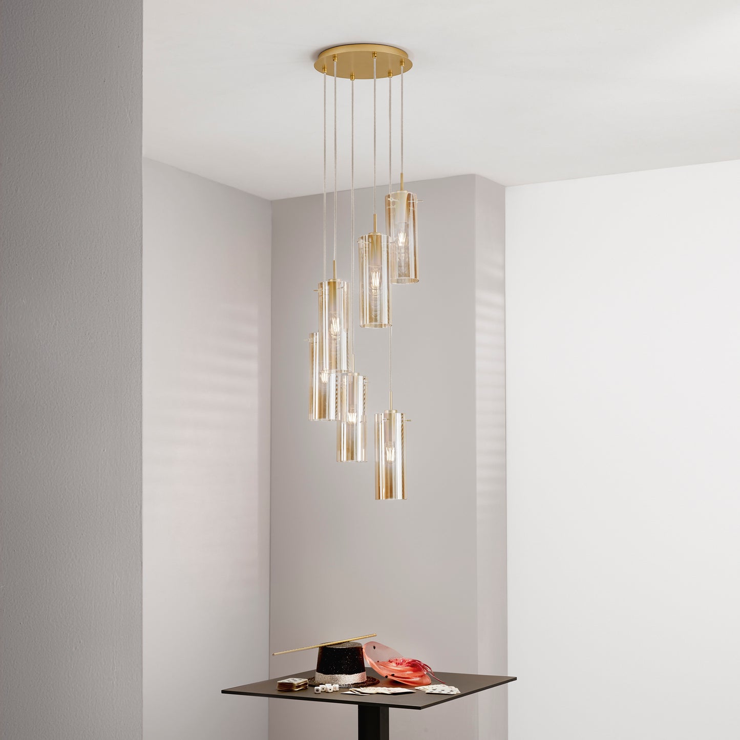Sospensione MAGIC in metallo oro con 6 diffusori vetro ambrato