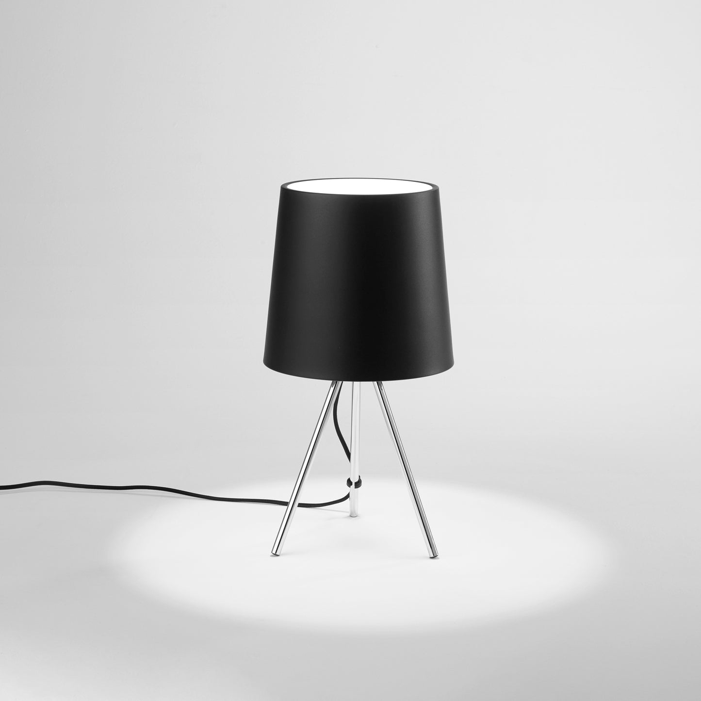Lampada da tavolo MARLEY in metallo argento con paralume in alluminio nero