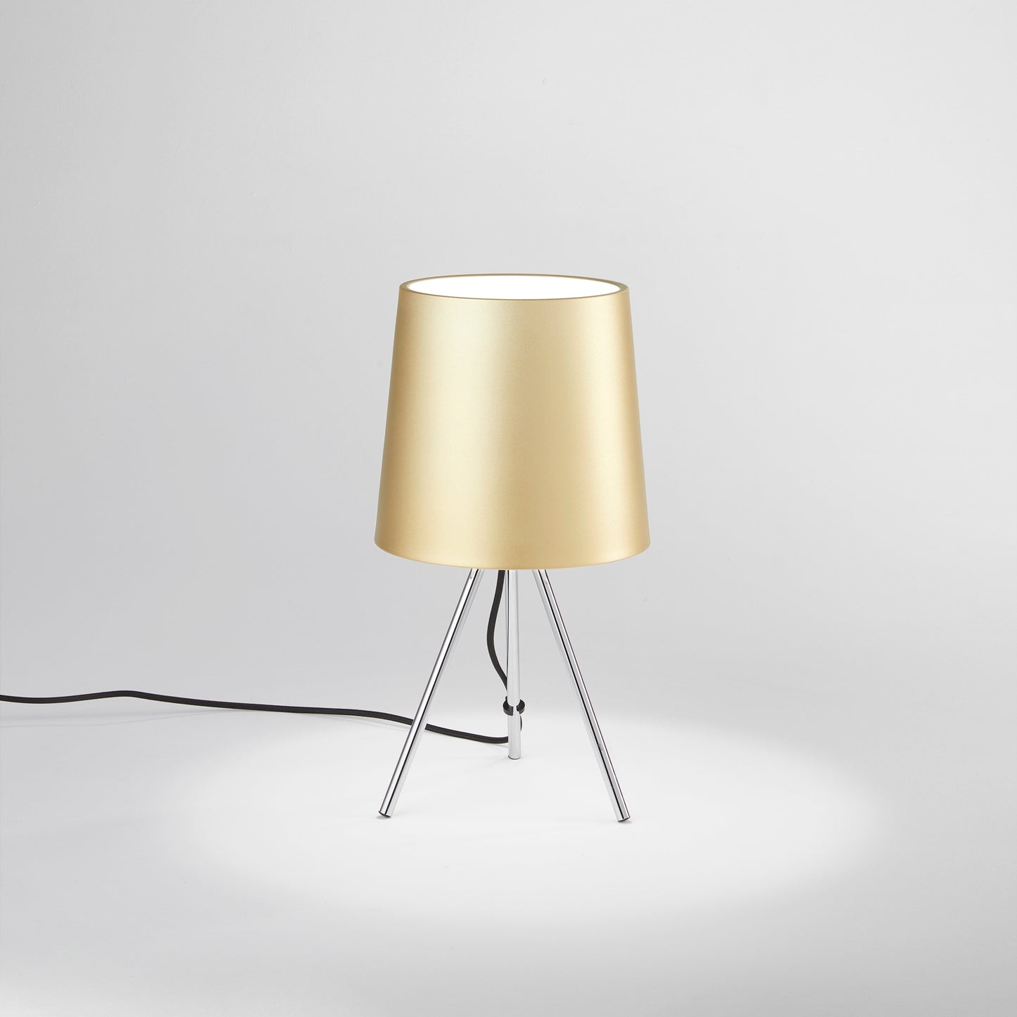 Lampada da tavolo MARLEY in metallo argento con paralume in alluminio oro