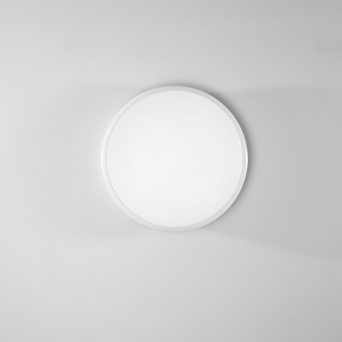 Plafoniera LED MAYFAIR in alluminio bianco, interruttore CCT Ø 40cm.