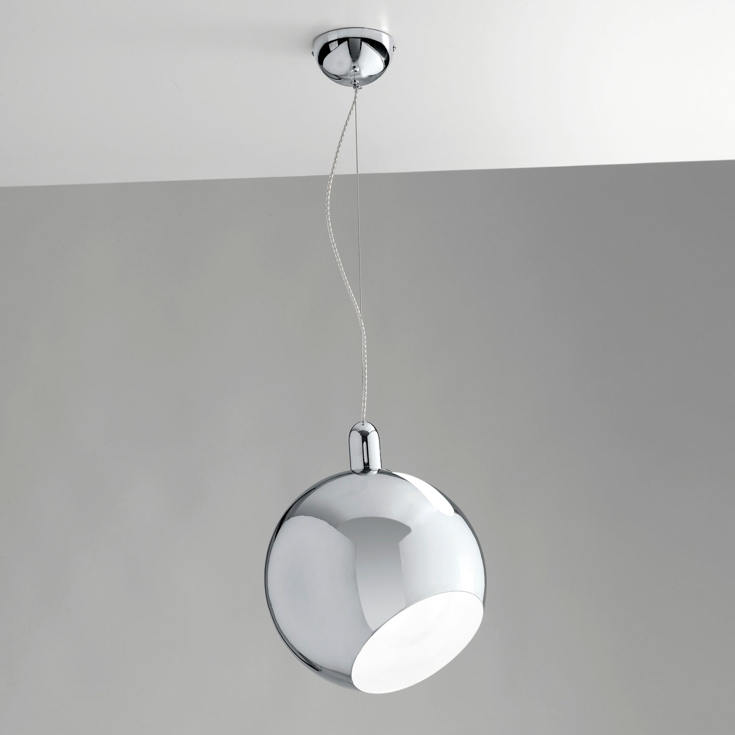 Sospensione NARCISO in metallo cromo specchiato con sfera orientabile 30 cm.