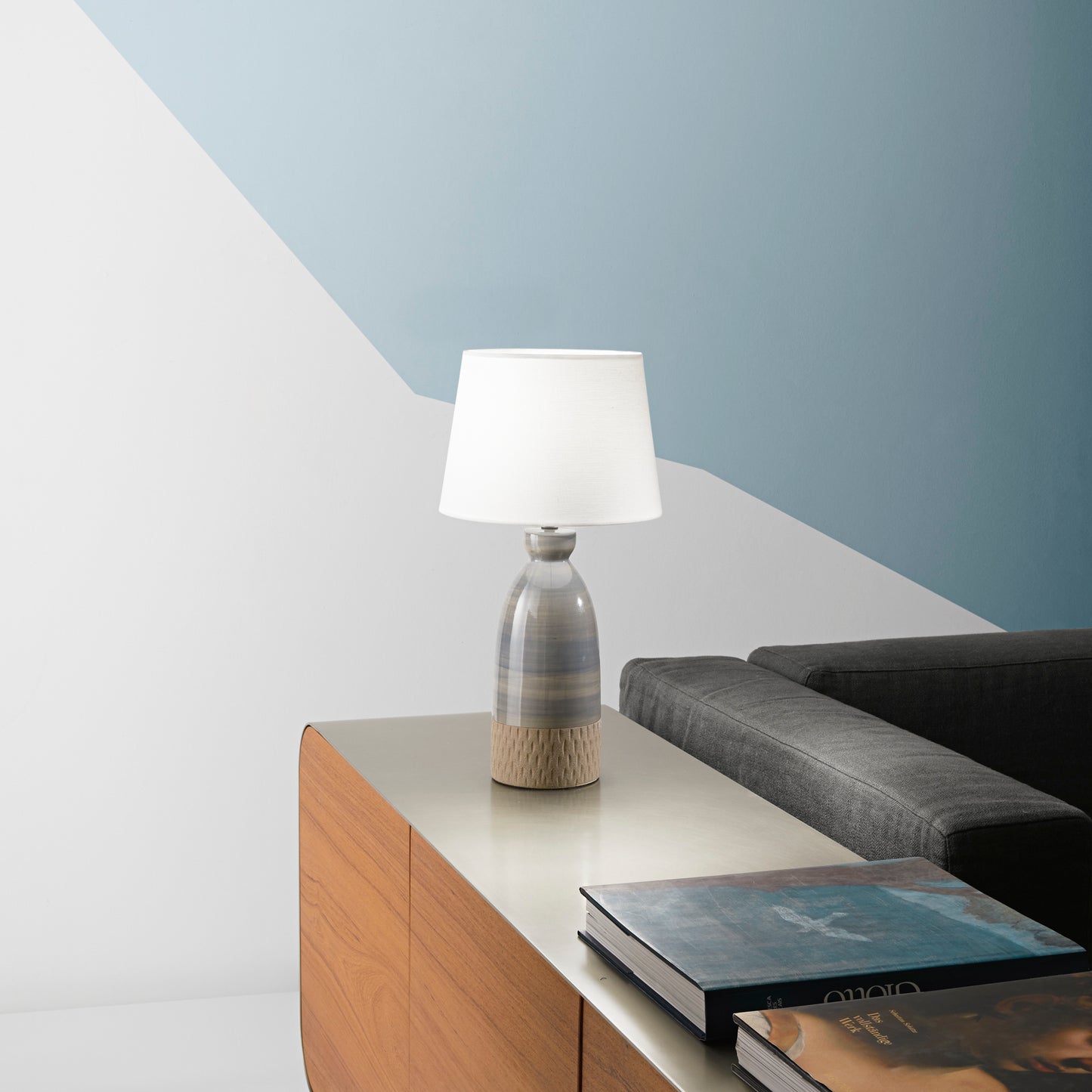 Lampada da tavolo NAVAJO in ceramica tortora con paralume in tessuto