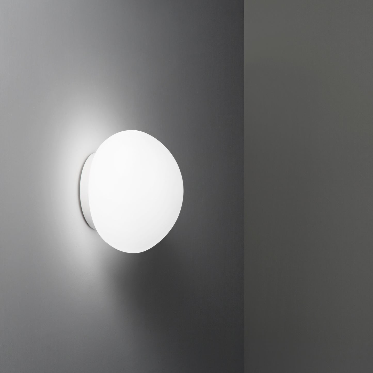 Plafoniera da bagno NIVES bianca in metallo e vetro IP44, Ø 23,5cm.
