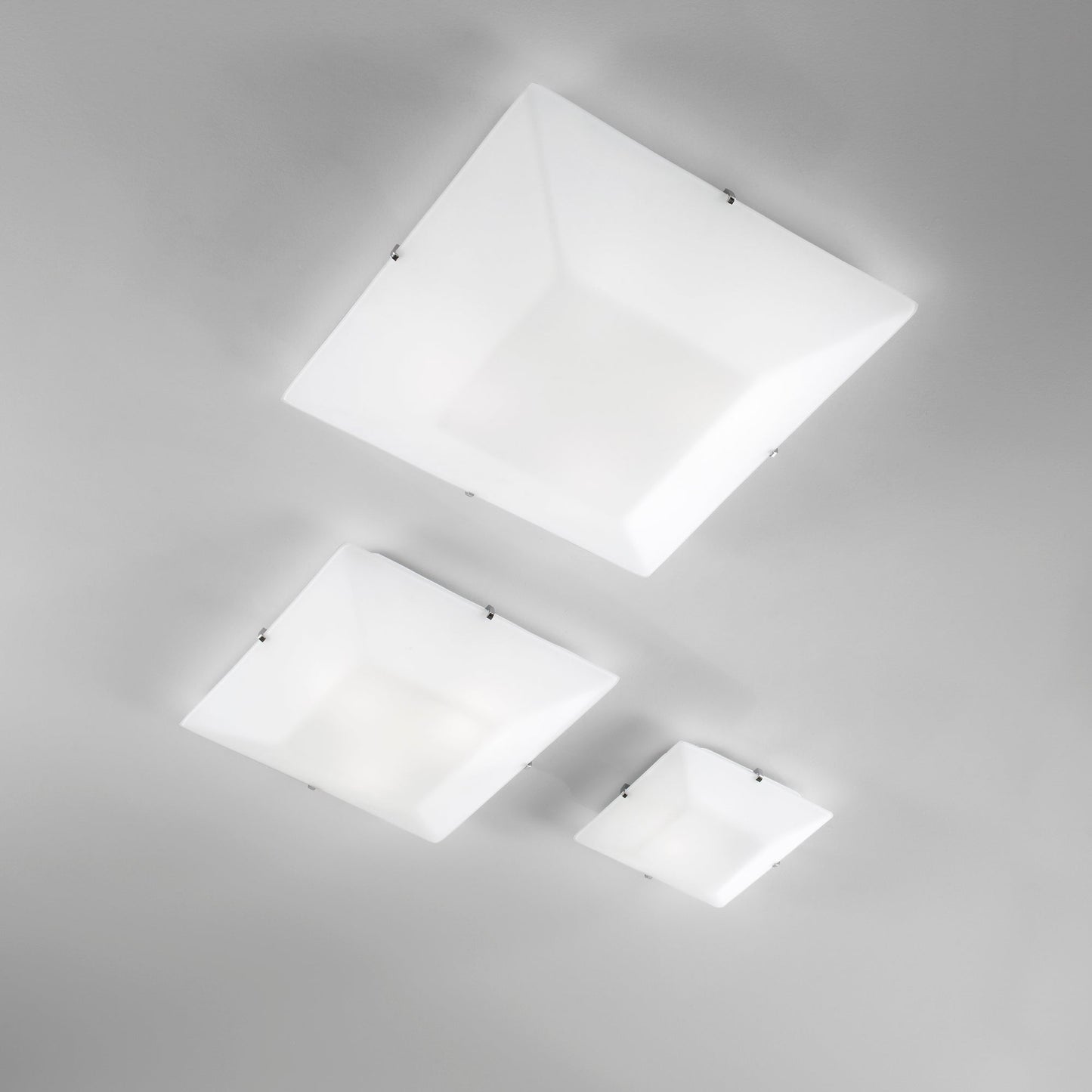 Plafoniera OSIRIDE in vetro bianco 25x25 cm.