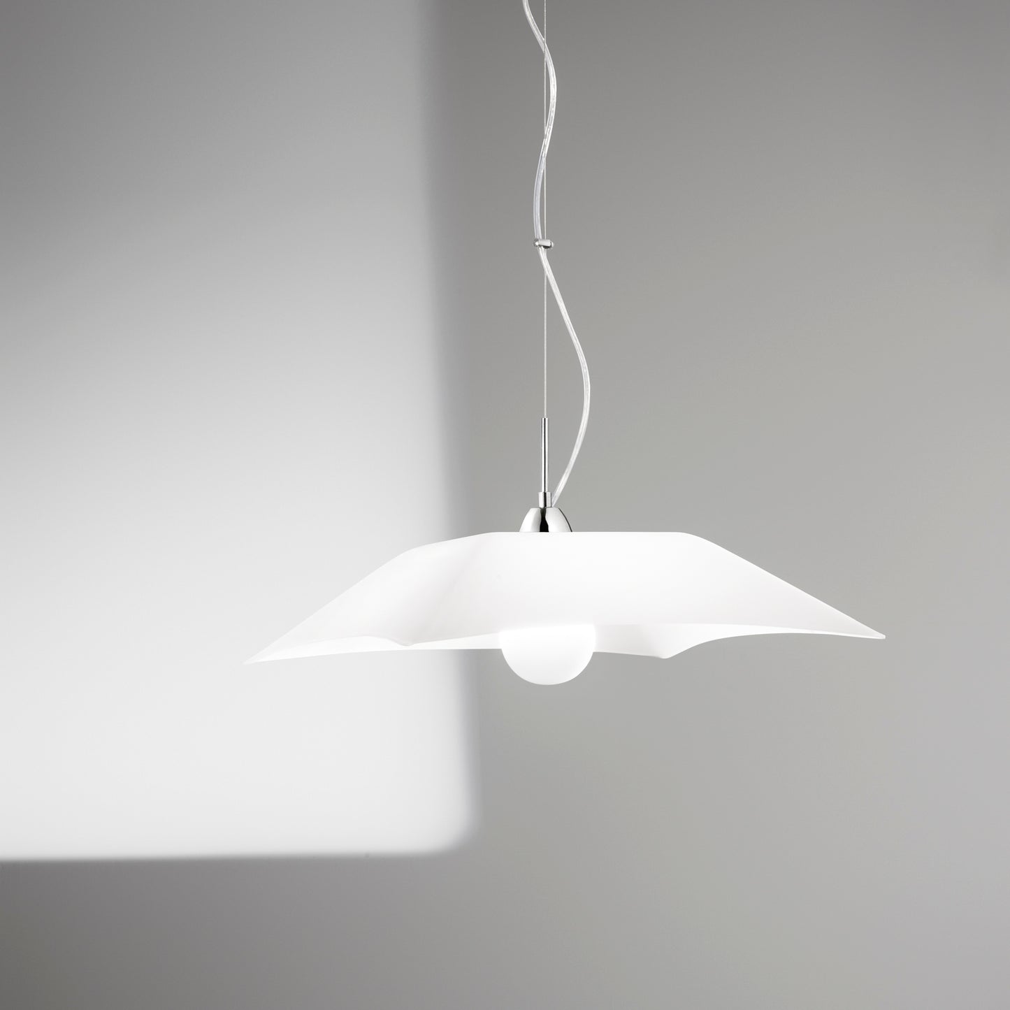 Lampadario a sospensione OSIRIDE bianco in vetro h 120cm.