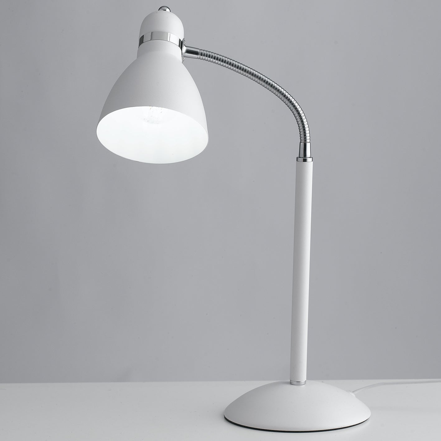 Lampada da tavolo PEOPLE in metallo bianco con diffusore orientabile