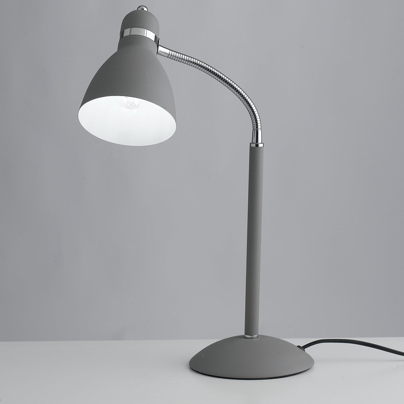 Lampada da tavolo PEOPLE in metallo grigio con diffusore orientabile
