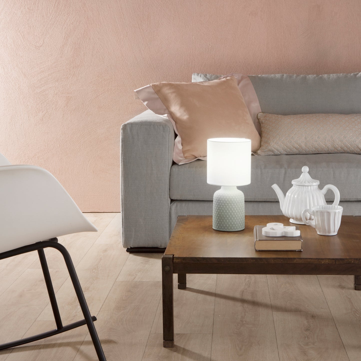 Lampada da tavolo RAVELLO in ceramica grigia con paralume in tessuto
