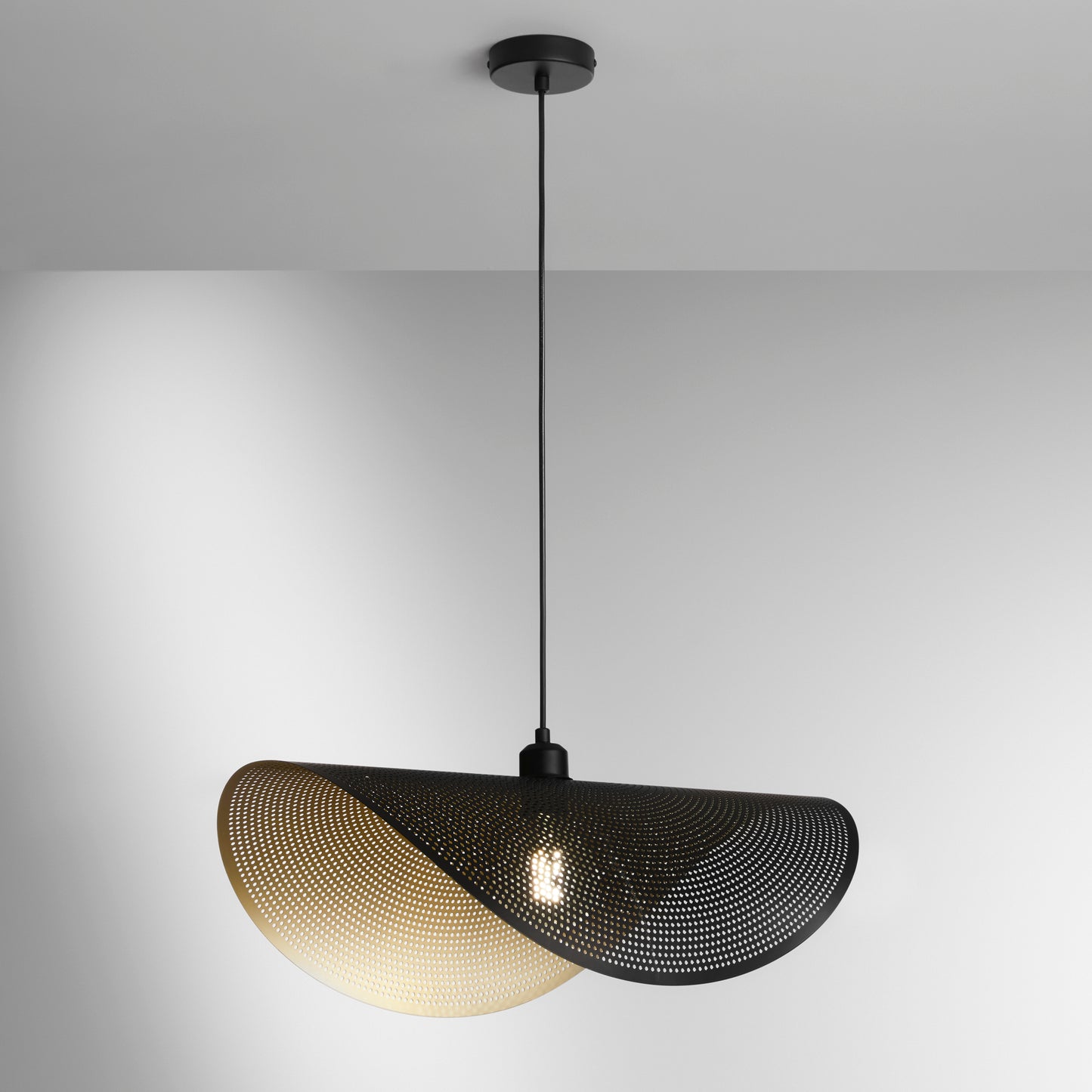 Sospensione RHEI-DOT in metallo forato nero a vela singola 60 cm.