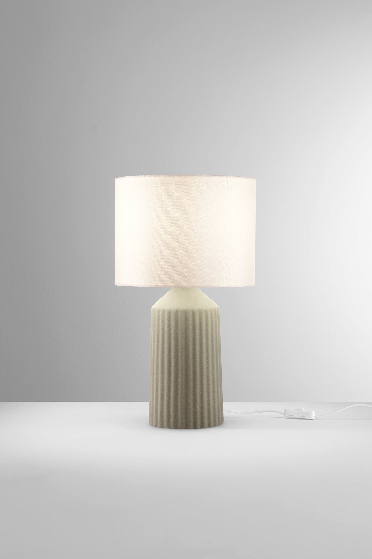 Lampada da tavolo Sahara con base in ceramica verde