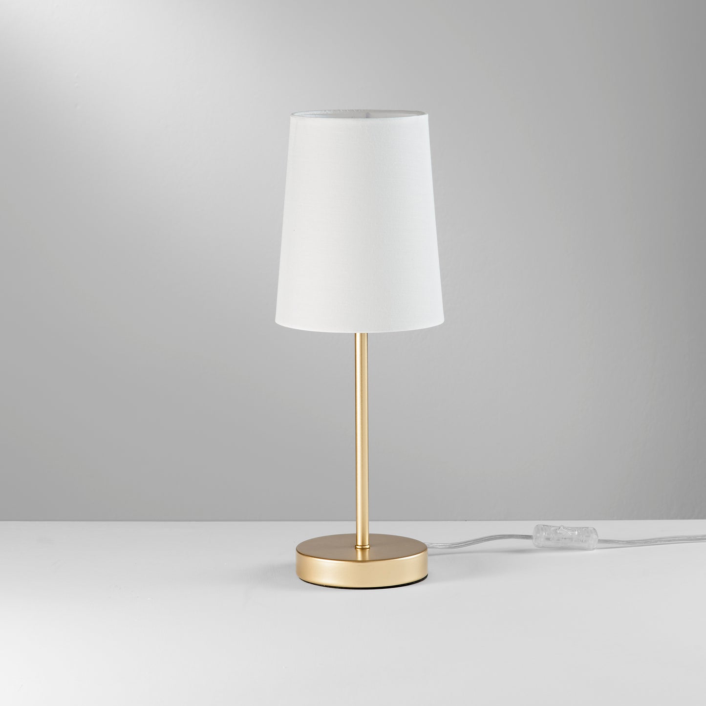 Lampada da tavolo SALLY in metallo oro con paralume in tessuto bianco