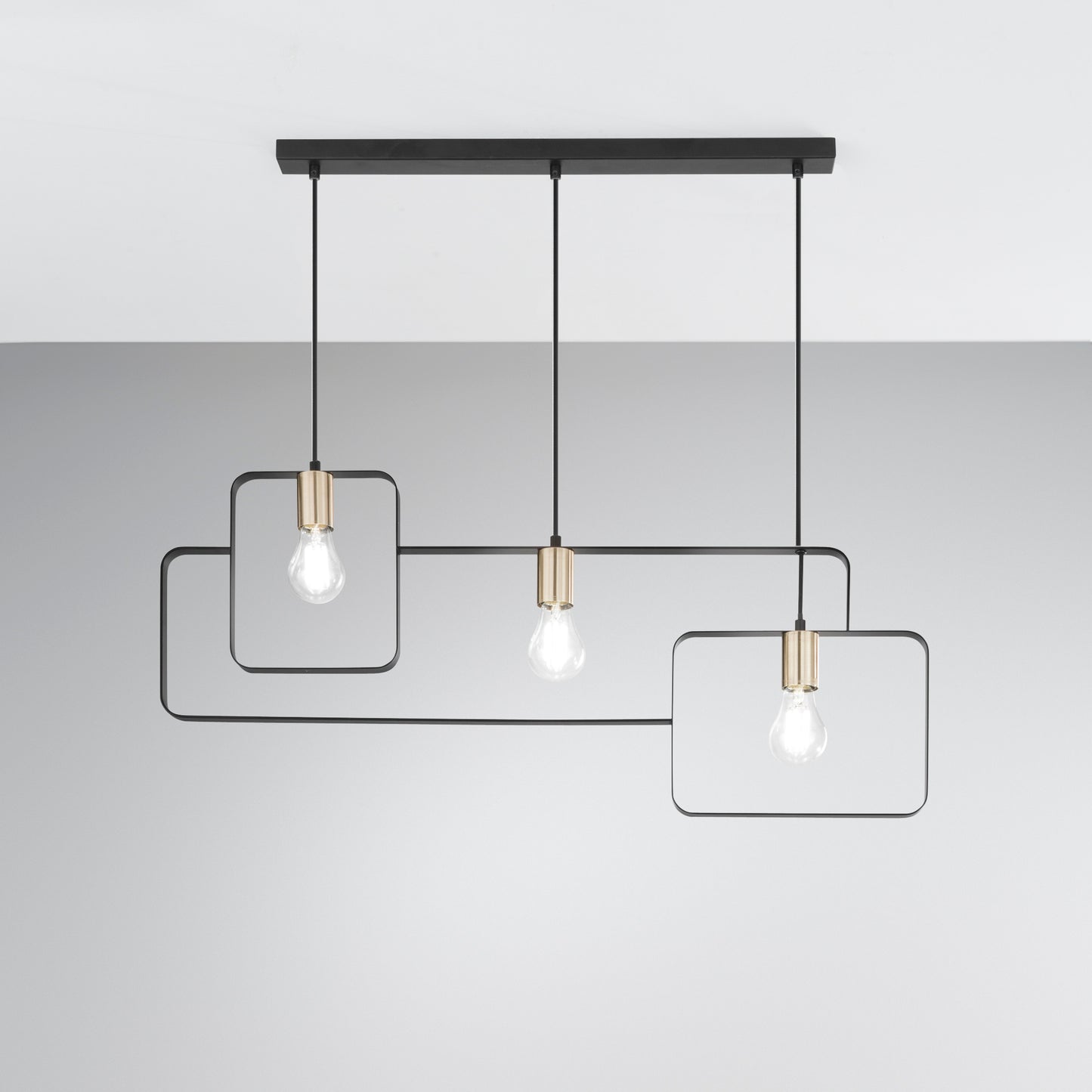 Sospensione SMITH in metallo nero e oro 3 luci