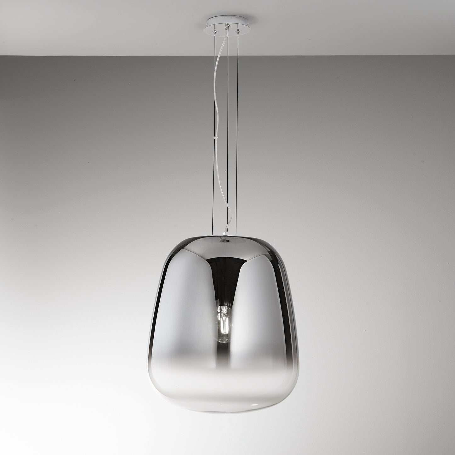 Sospensione SMOKE in metallo nero con 1 diffusore vetro grigio fumè 1 luce Ø 45cm