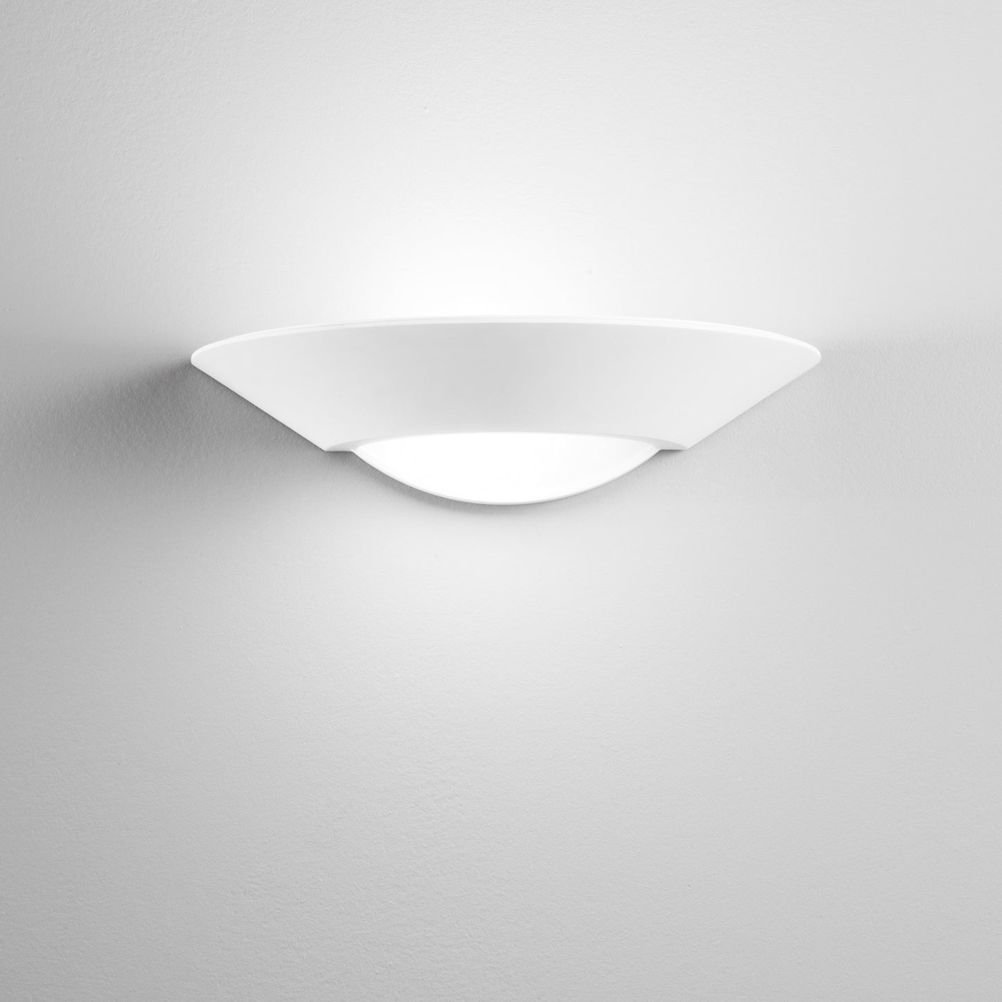 Applique SOLEIL in gesso verniciabile con diffusore in vetro satinato
