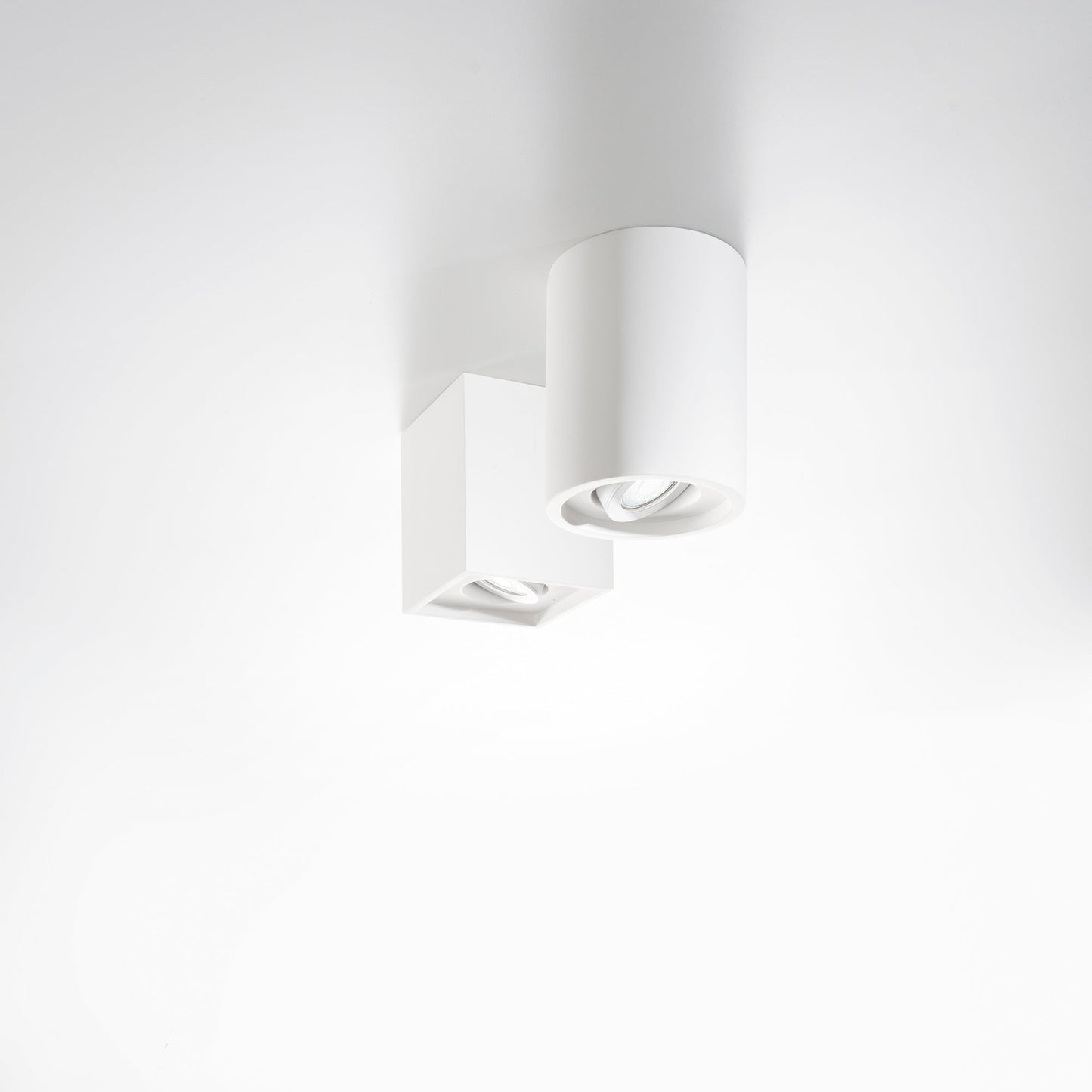 Plafoniera SPACE circolare in gesso verniciabile con ghiera orientabile Ø 13,4cm.
