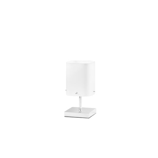 Lampada da tavolo in metallo cromato e diffusore in vetro bianco