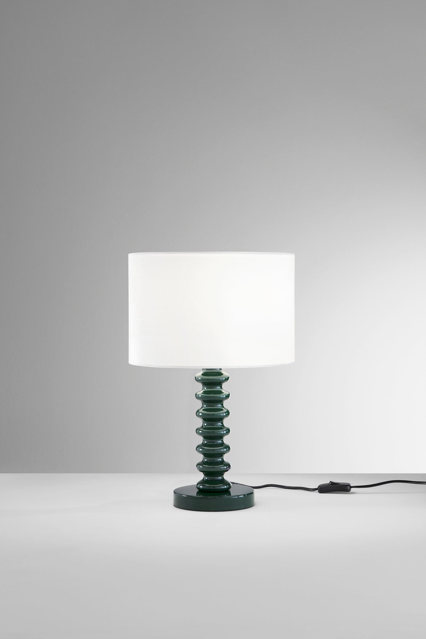 Lampada da tavolo SULTAN con base in metallo verde e paralume in tessuto