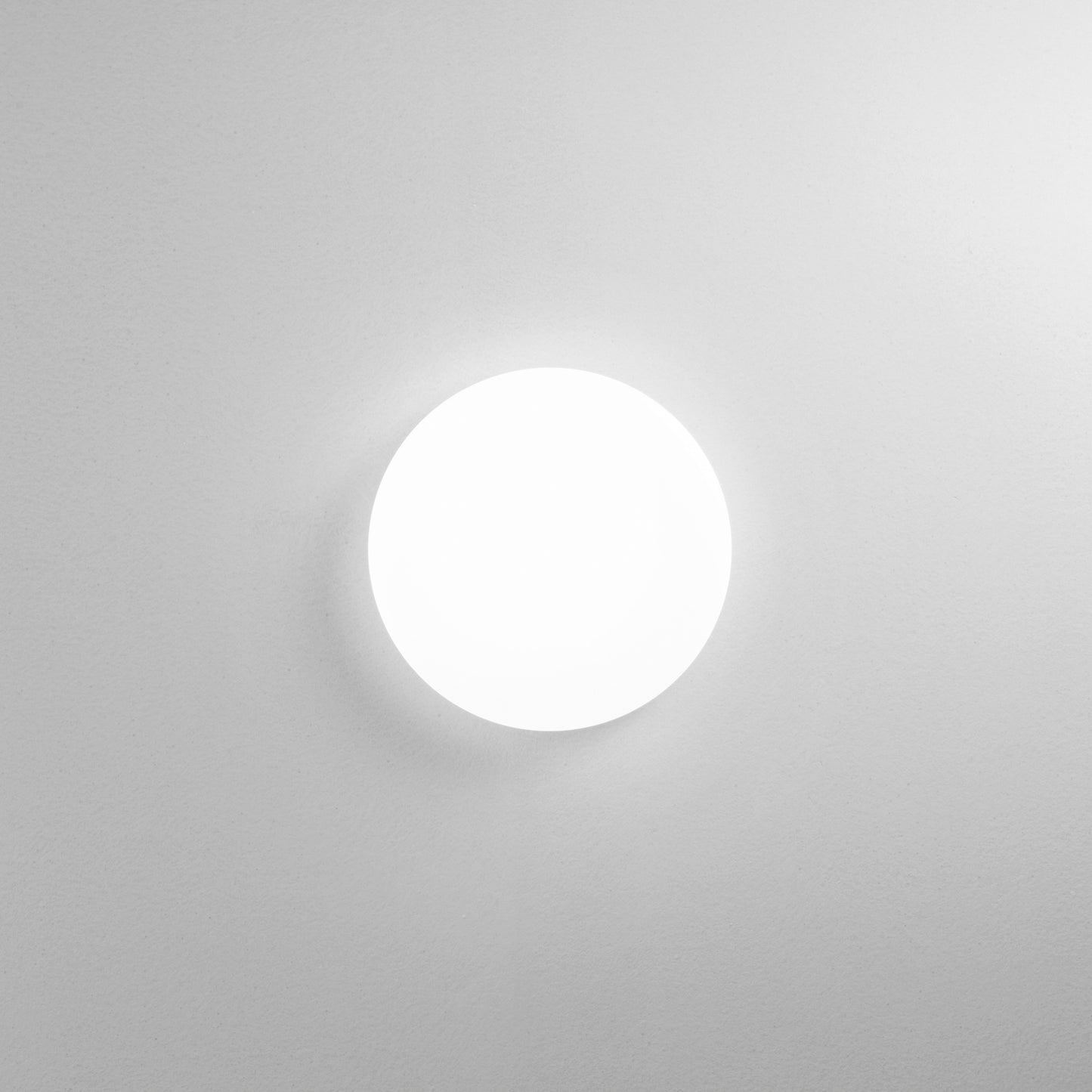 Plafoniera LED SUN in acrilico bianco, luce naturale, Ø 32 cm.