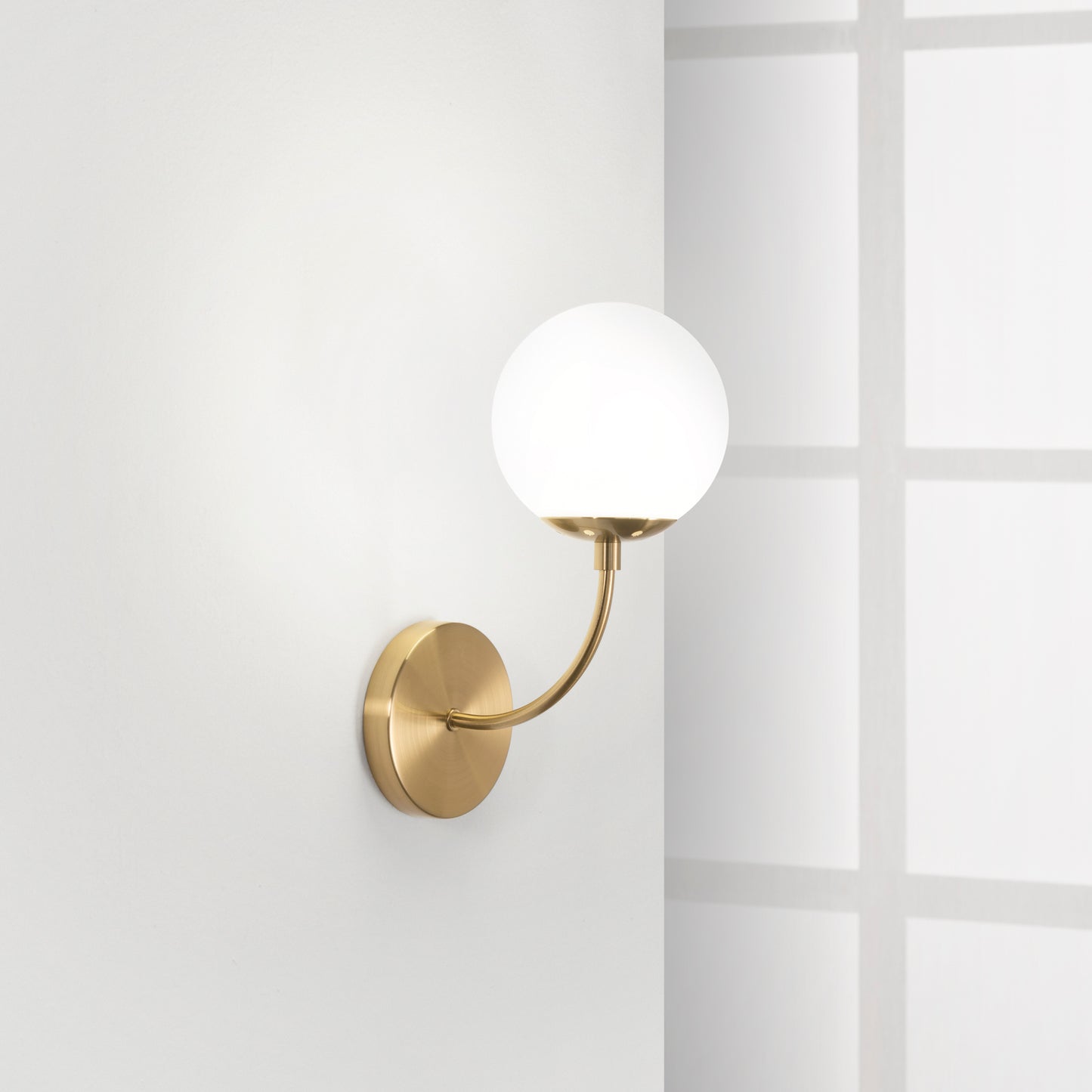 Applique THEMYS in metallo ottone con diffusore in vetro