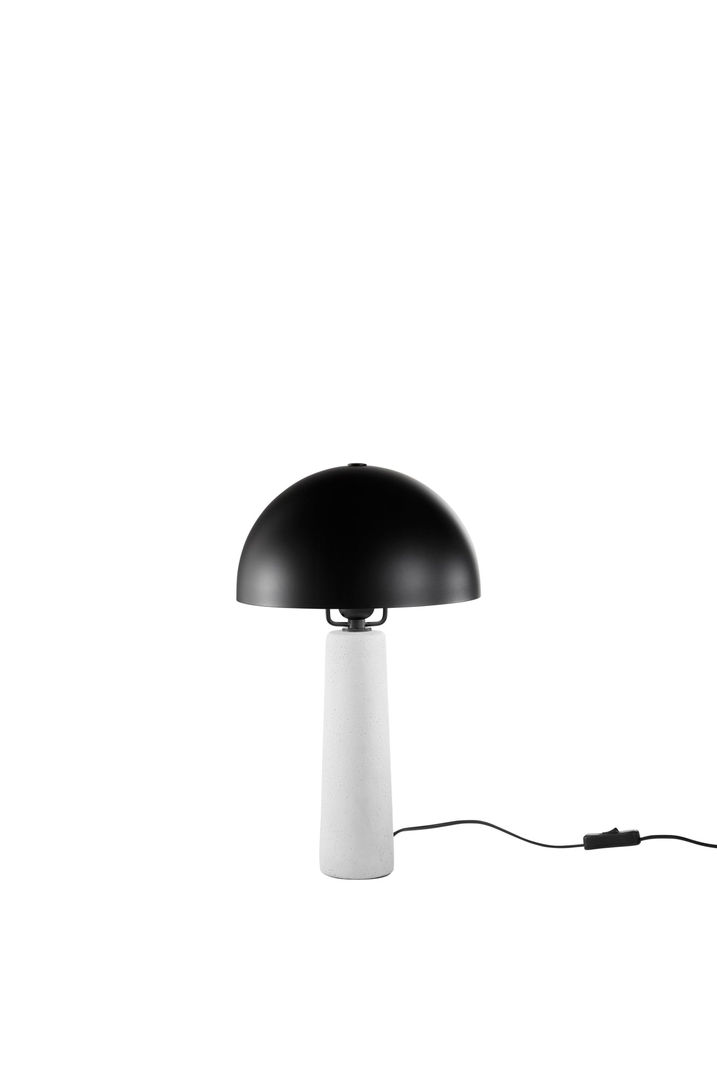 Lampada da terra Vitruvio con paralume in metallo nero e base in cemento