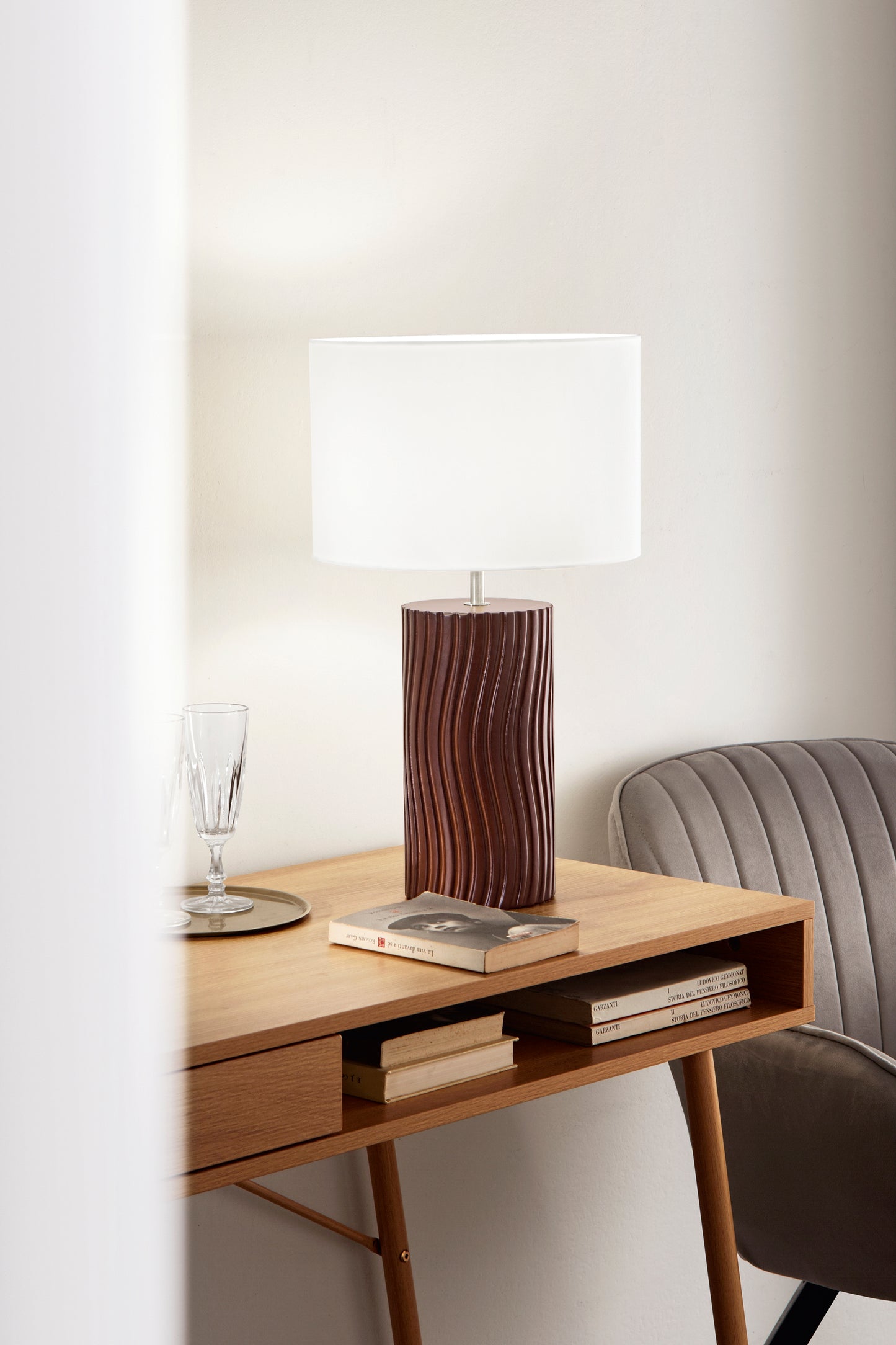 Lampada da tavolo Woodlog in legno rovere