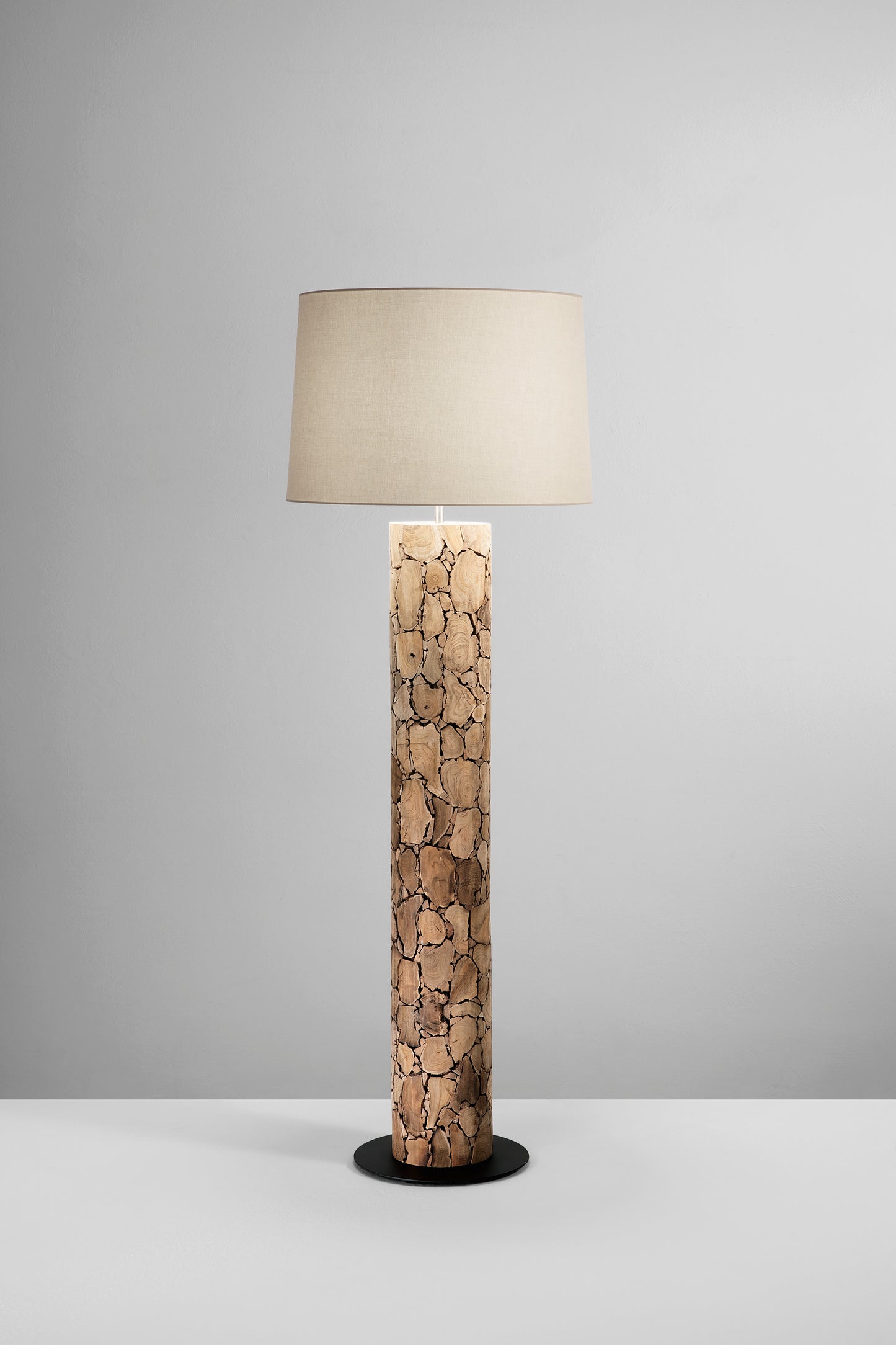 Piantana XYLO in legno naturale