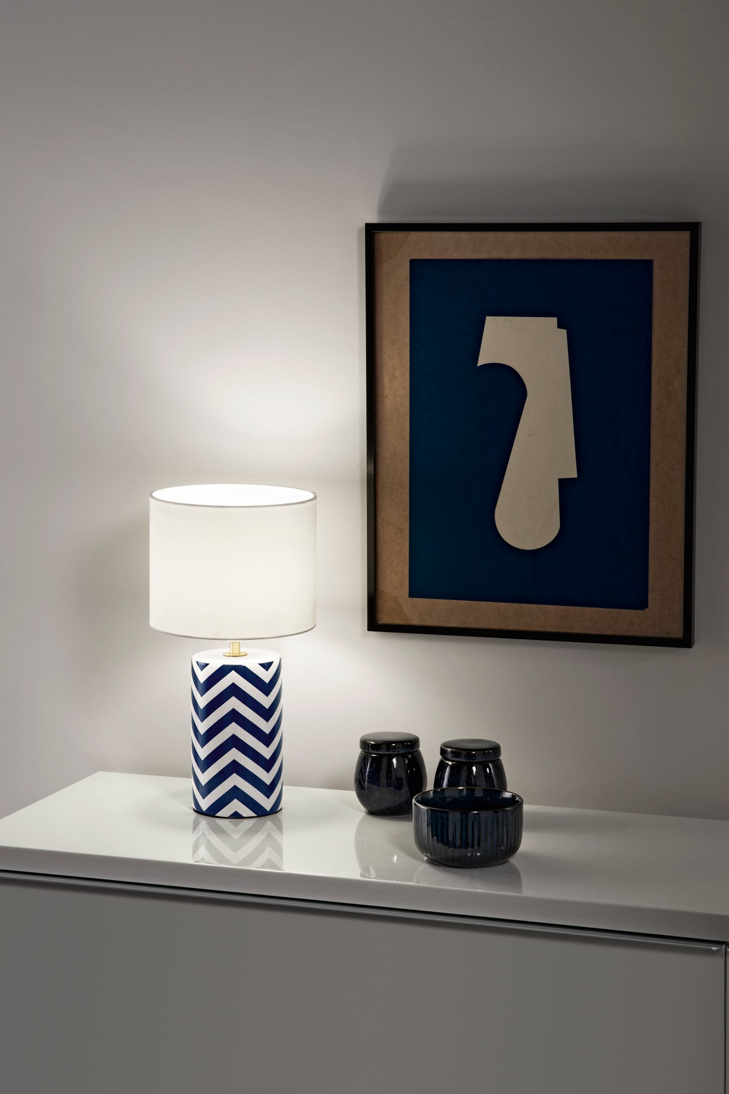 Lampada da tavolo Zeno in ceramica a righe bianche e blu