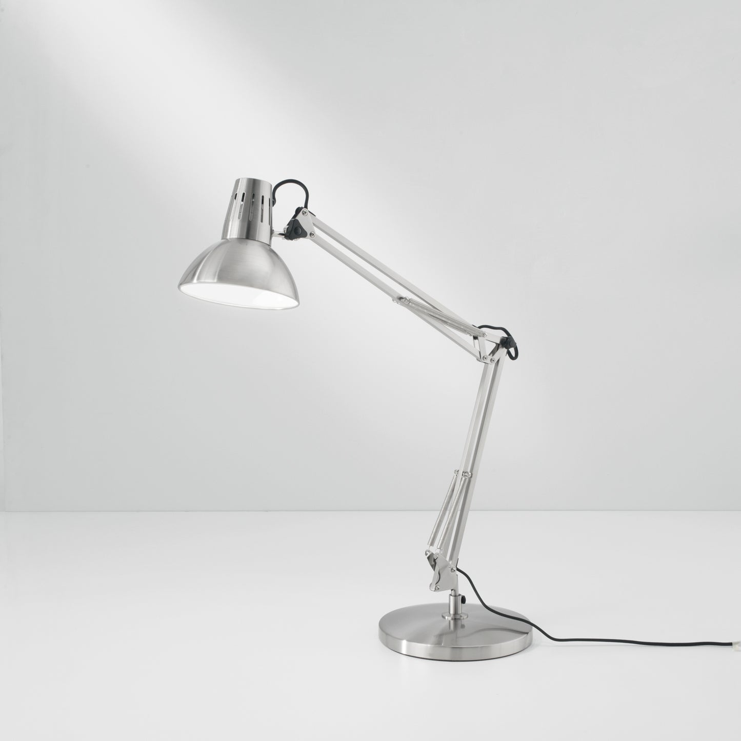 Lampada da tavolo regolabile ARTIFEX in metallo nichel