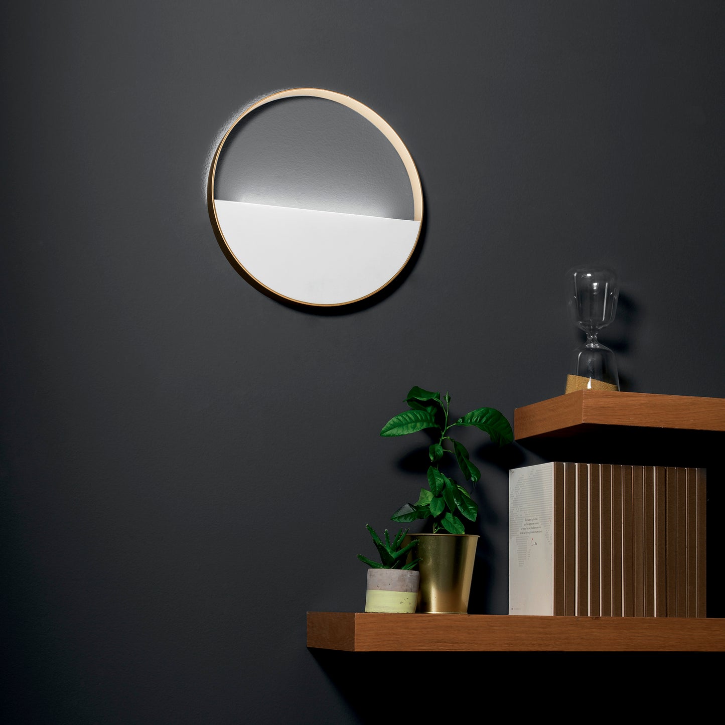 Plafoniera LED ALBA tonda con struttura in metallo oro e bianco, CCT, Ø 35cm.