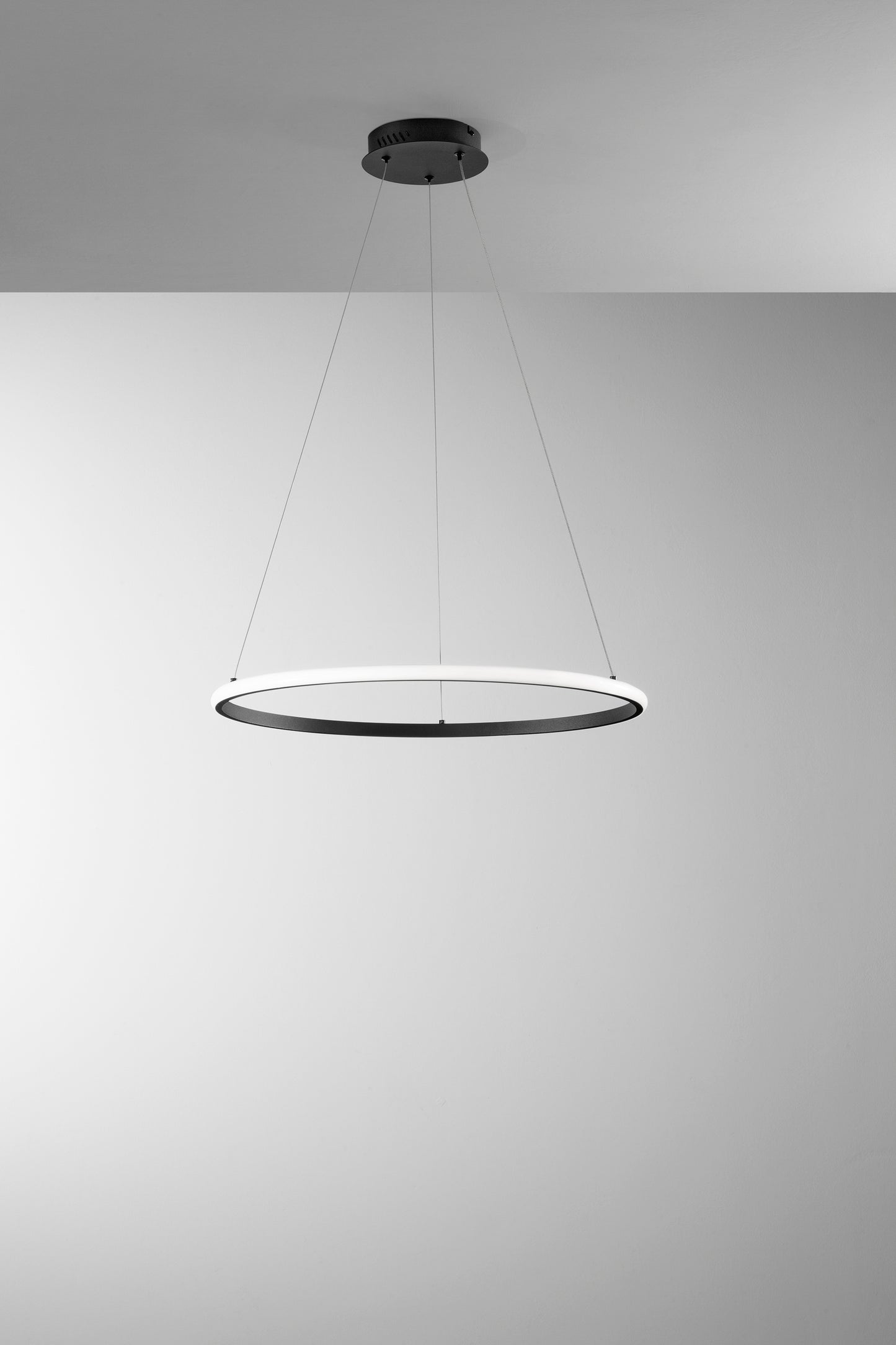 Sospensione LED AXIS con diffusore bianco singolo in silicone Ø 60cm. CCT