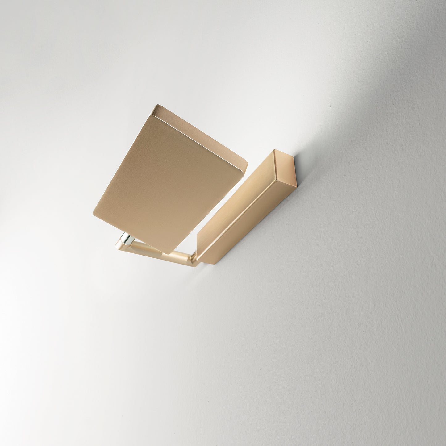 Applique LED BOOK in alluminio oro con diffusore orientabile