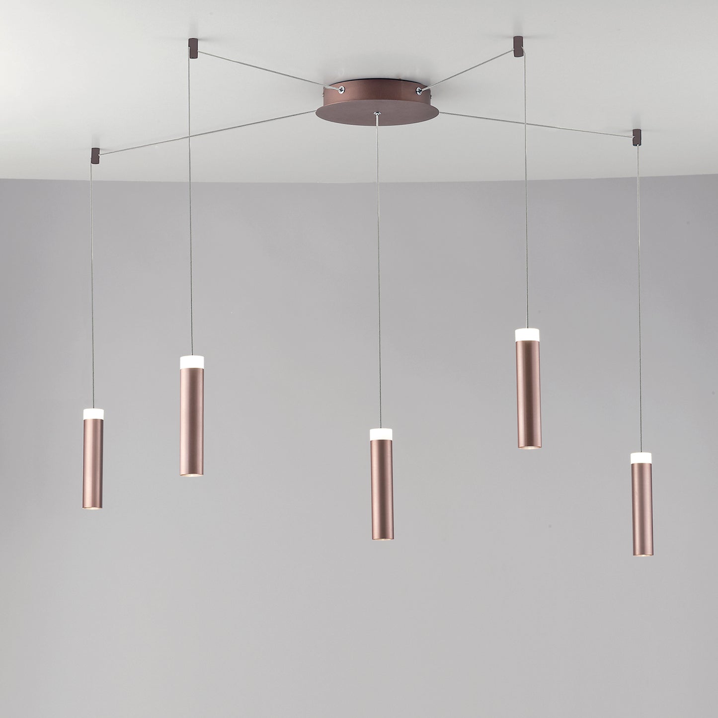 Plafoniera LED CANDLE in alluminio bronzo a 5 cinque luci biemissione, con cavo regolabile e presa