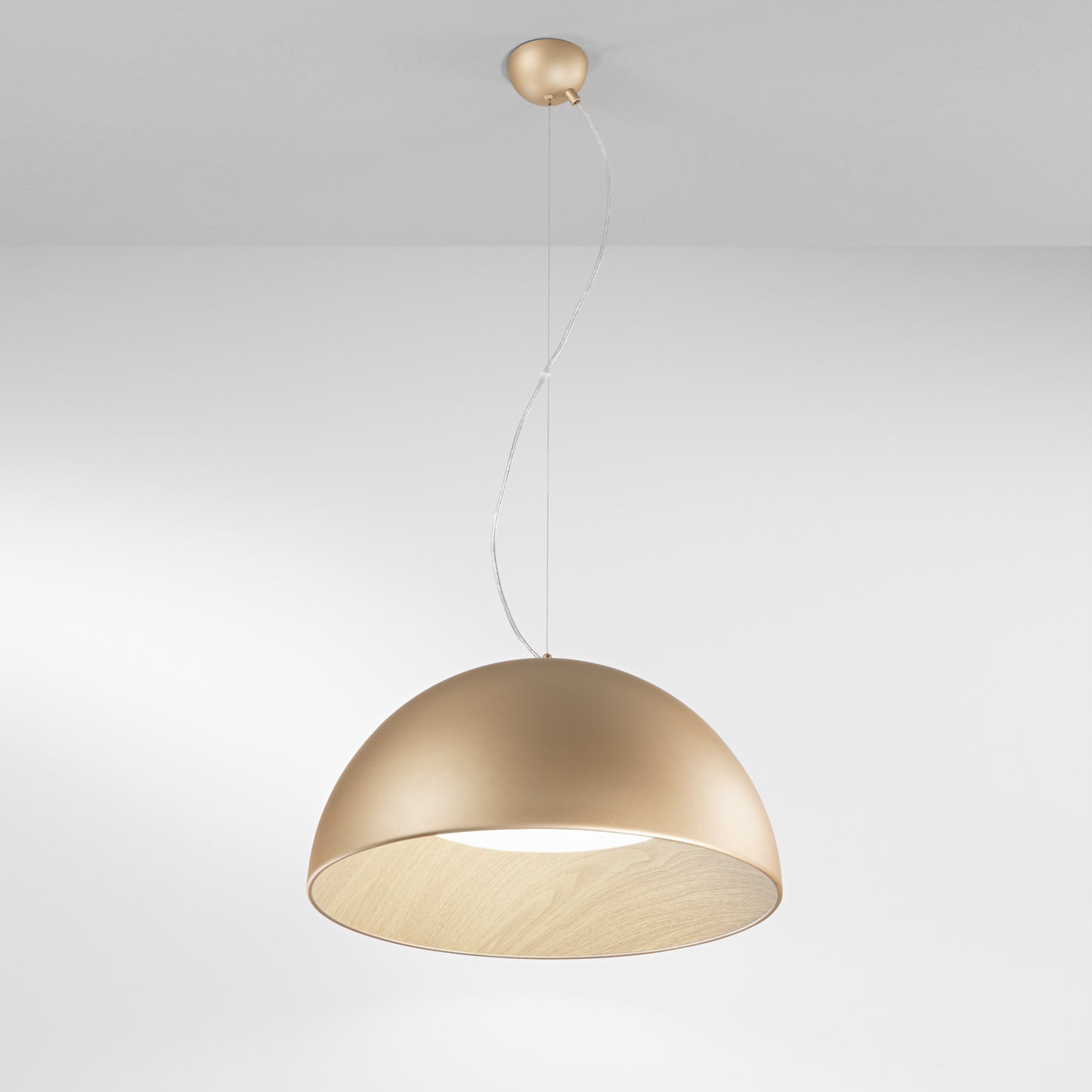 Sospensione LED COCO in metallo oro, interno effetto legno, CCT Ø 50 cm.