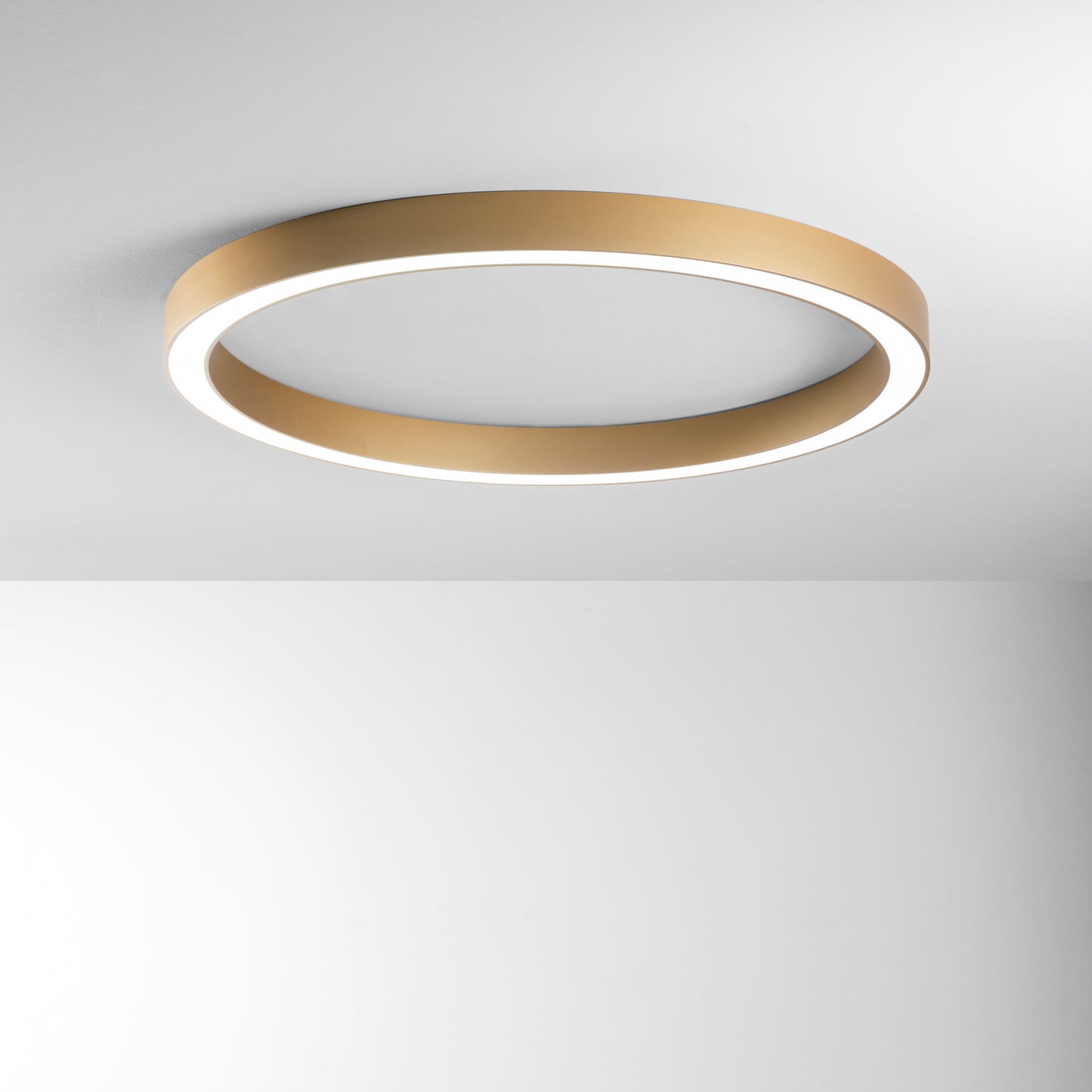 Plafoniera LED DEMOS oro con diffusore in acrilico, CCT, Ø 120 cm.