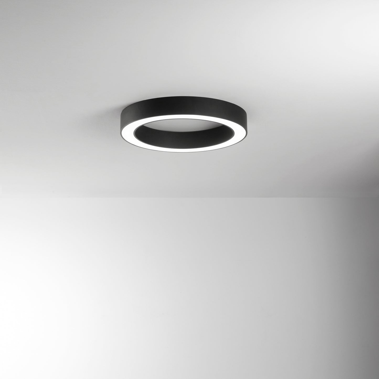 Plafoniera LED DEMOS nera con diffusore in acrilico, CCT, Ø 60 cm.