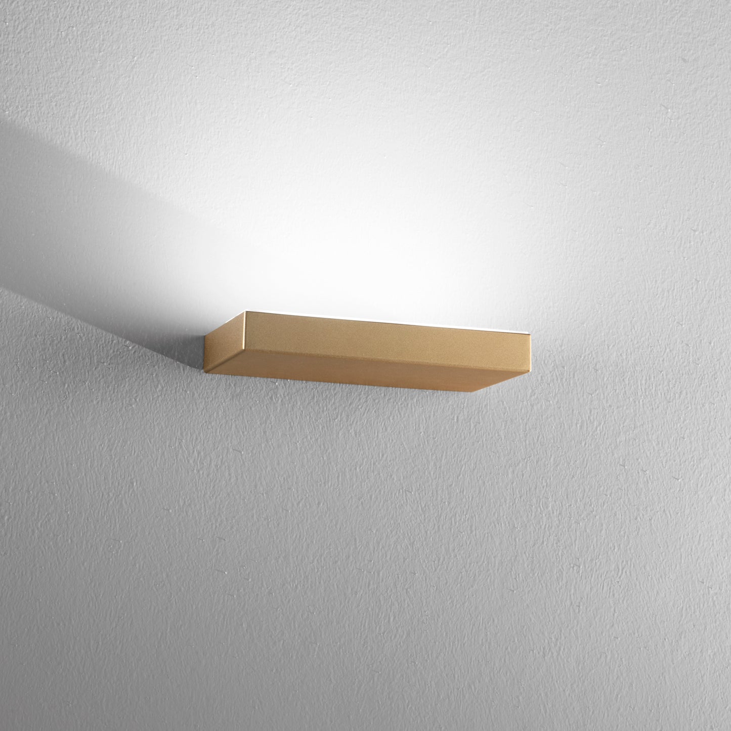 Applique LED EIDOS in metallo oro con luminosità regolabile e CCT