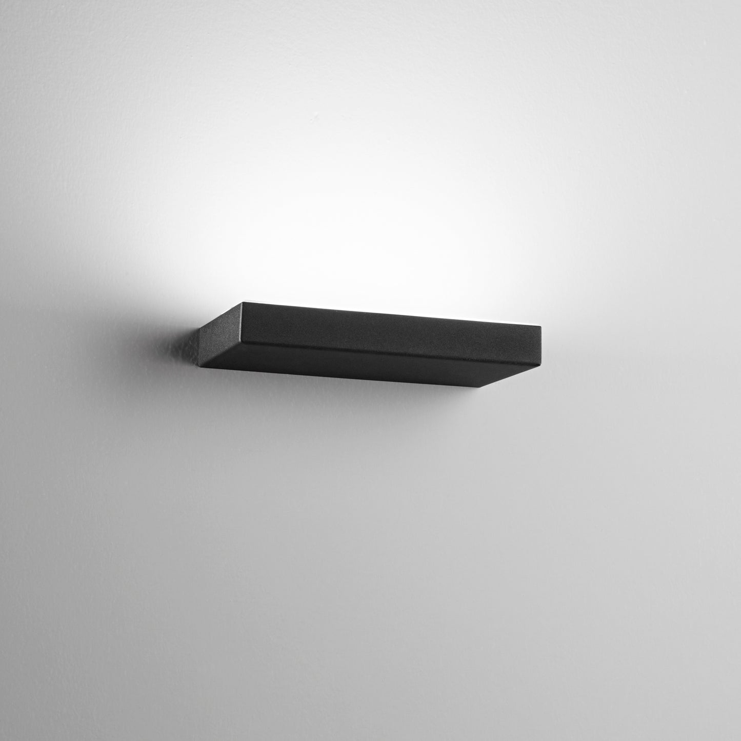 Applique LED EIDOS in metallo nero con luminosità regolabile e CCT